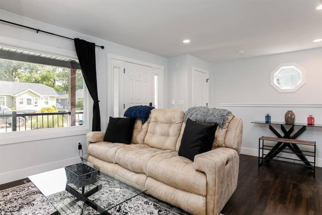 Three-Bedroom Apartment photo 1