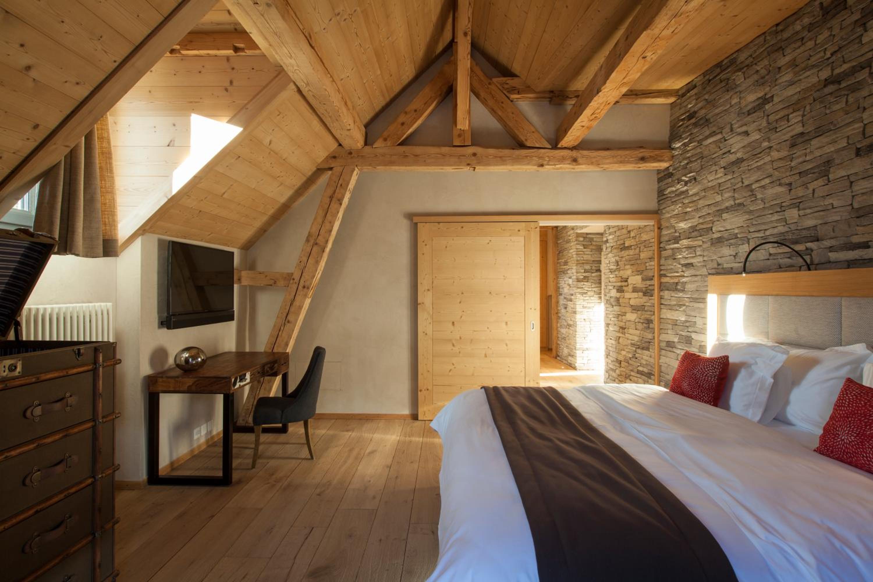 Prestige Suite with Balcony and Mountain View  photo 2