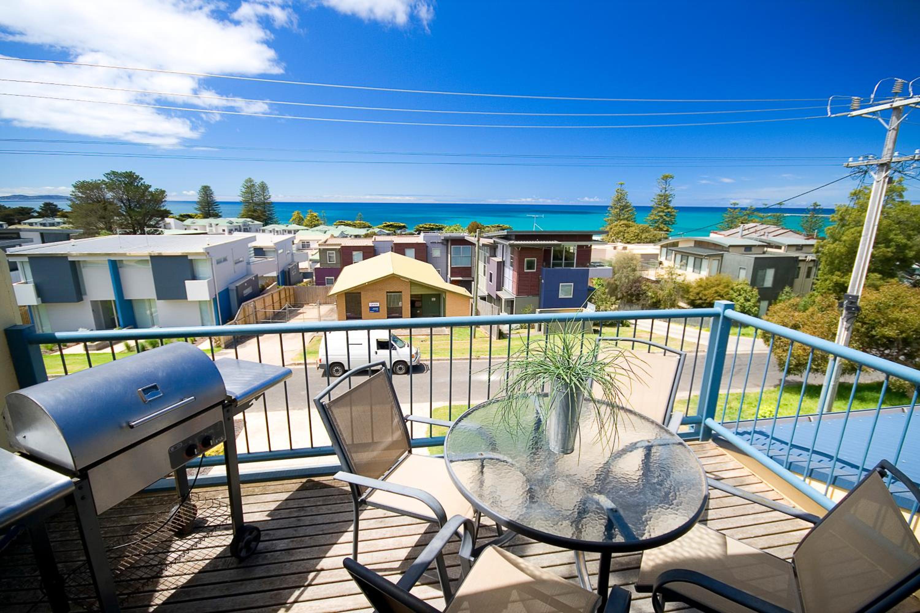 Three-Bedroom Apartment with Sea View photo 3