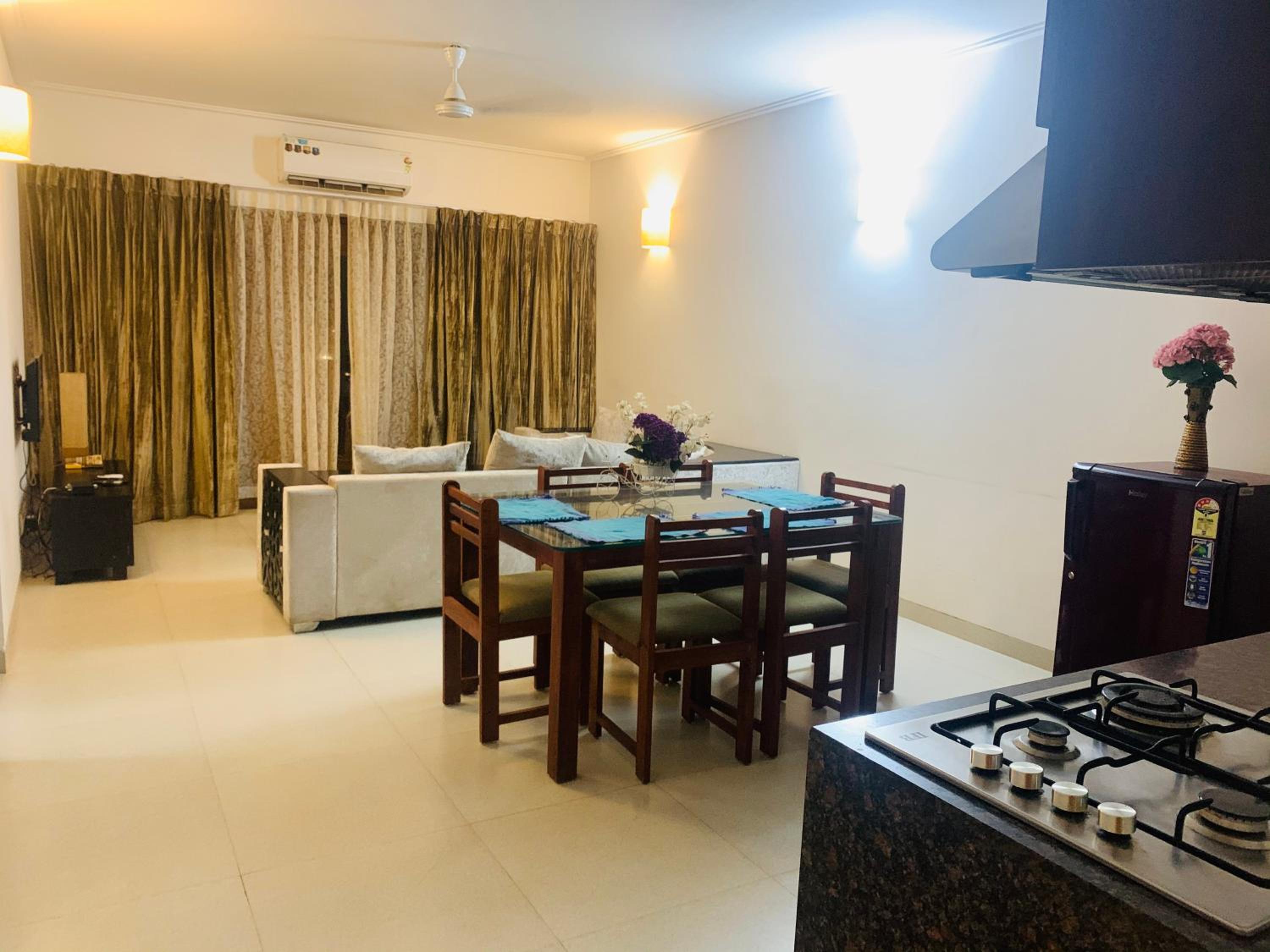 One-Bedroom Apartment with Pool View photo 1