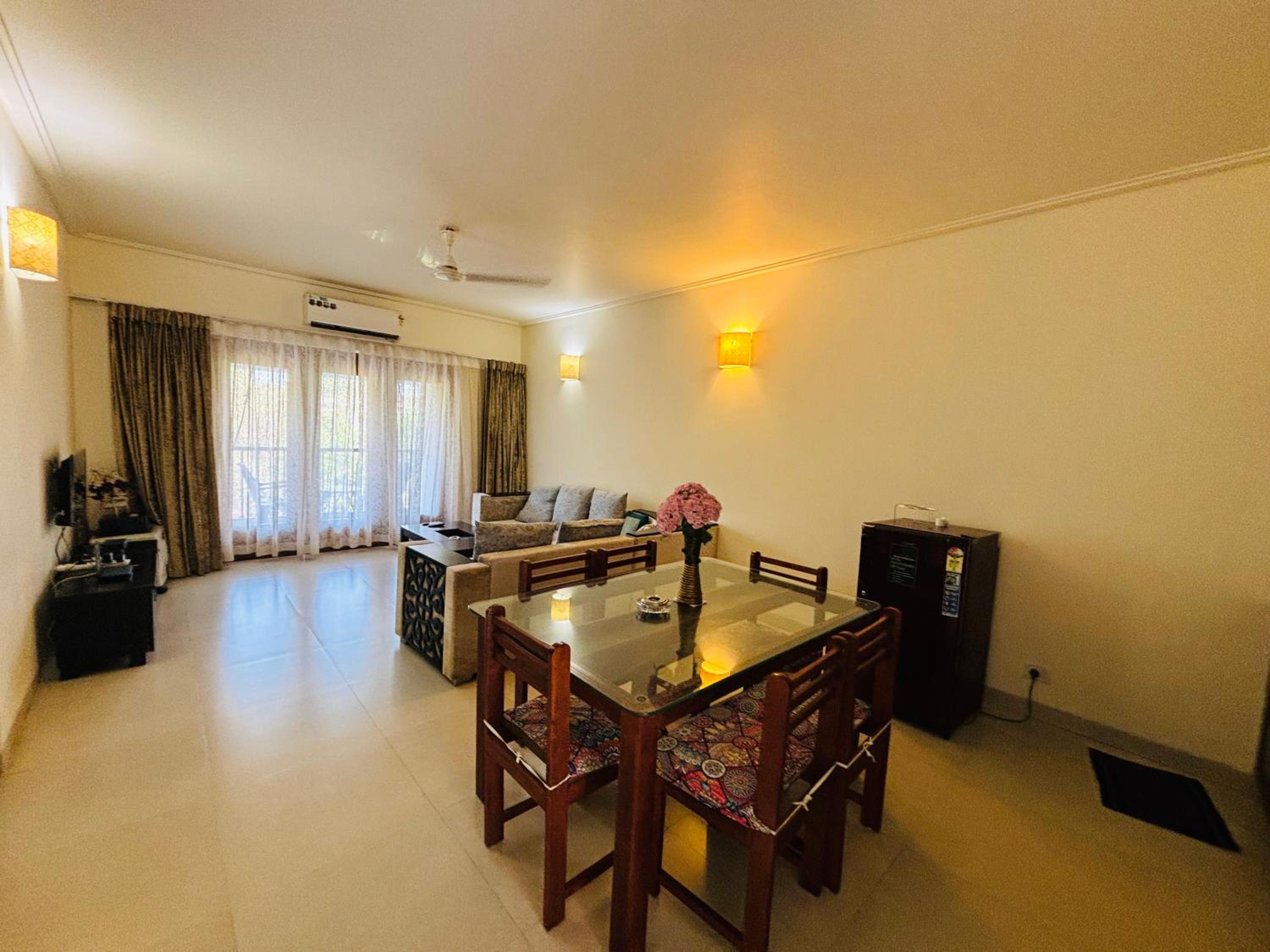 One-Bedroom Apartment with Pool View photo 3