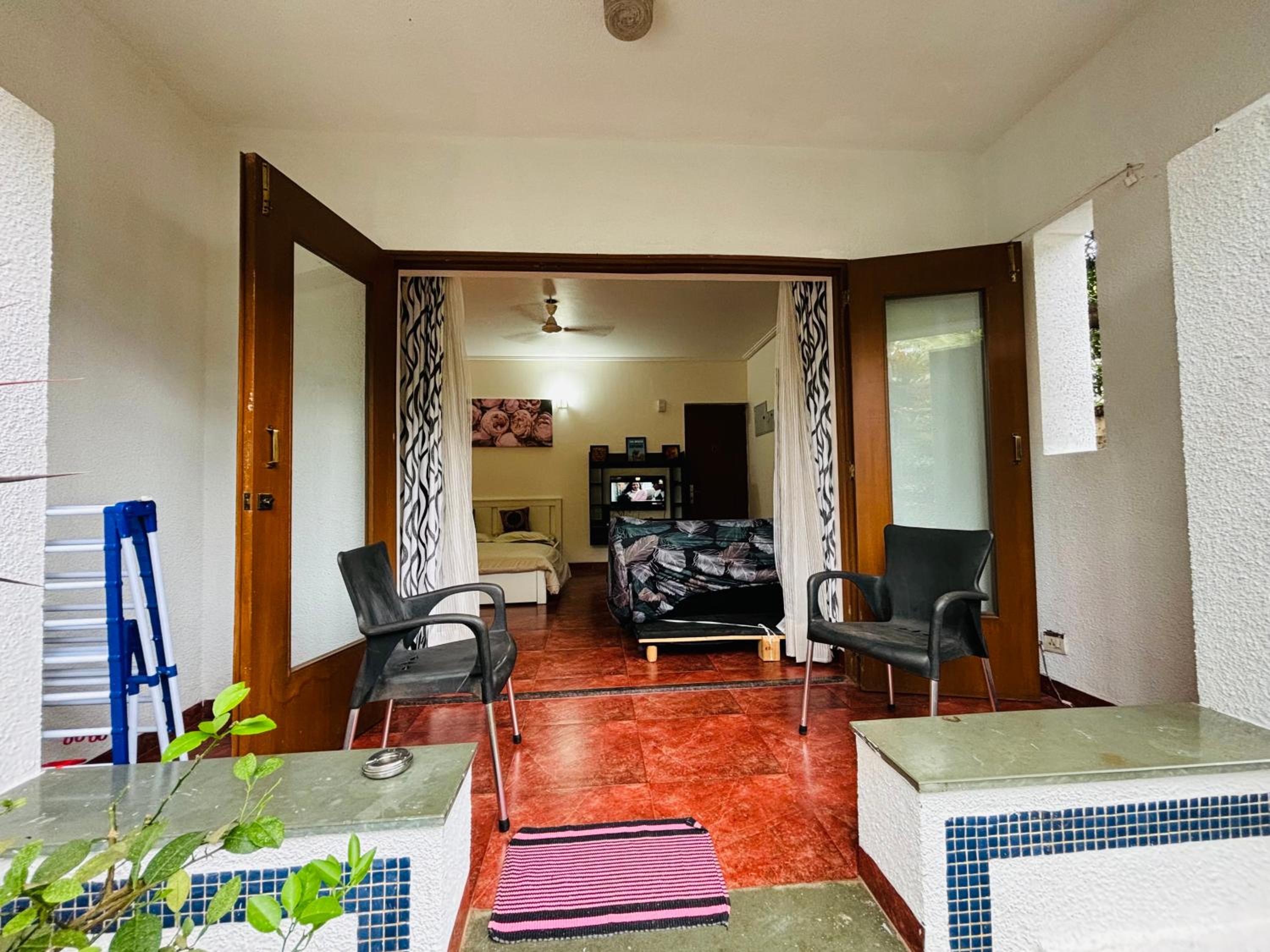 Studio Apartment with Balcony photo 1