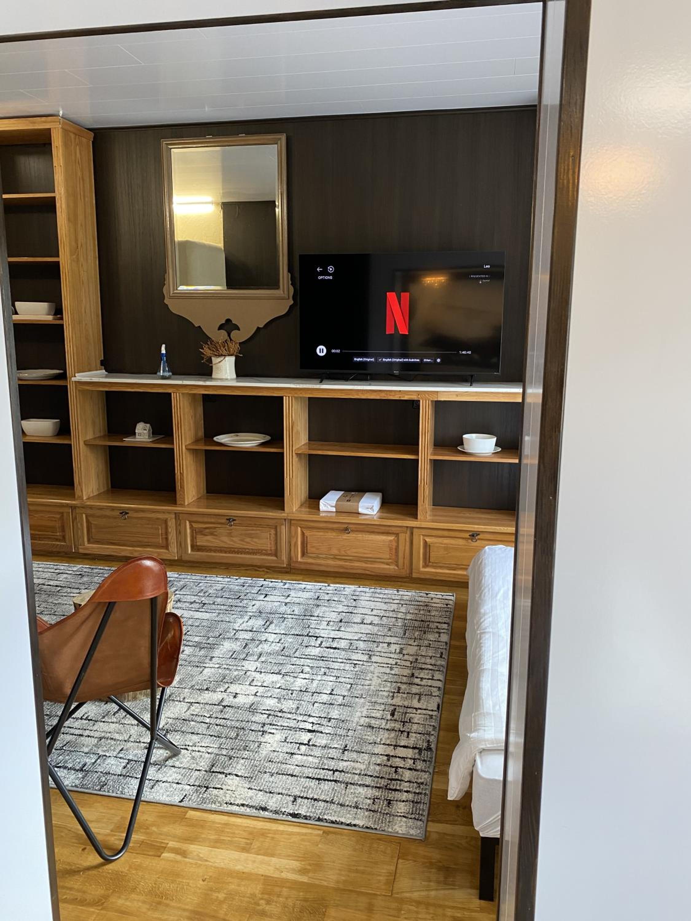 One-Bedroom Apartment photo 1