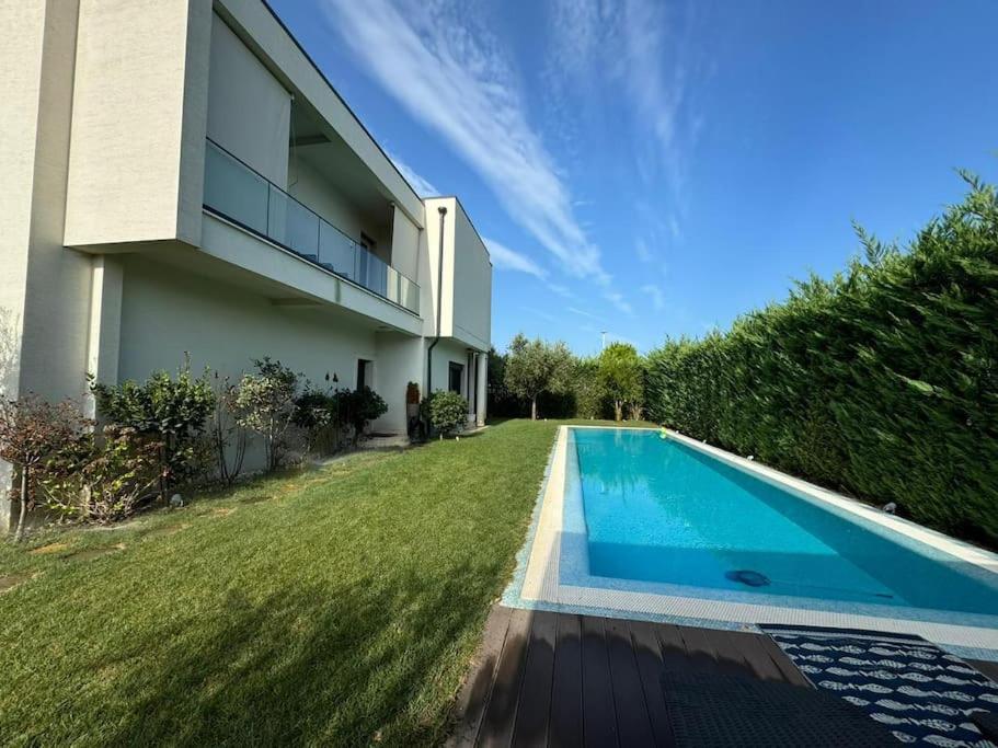 Villa photo 3