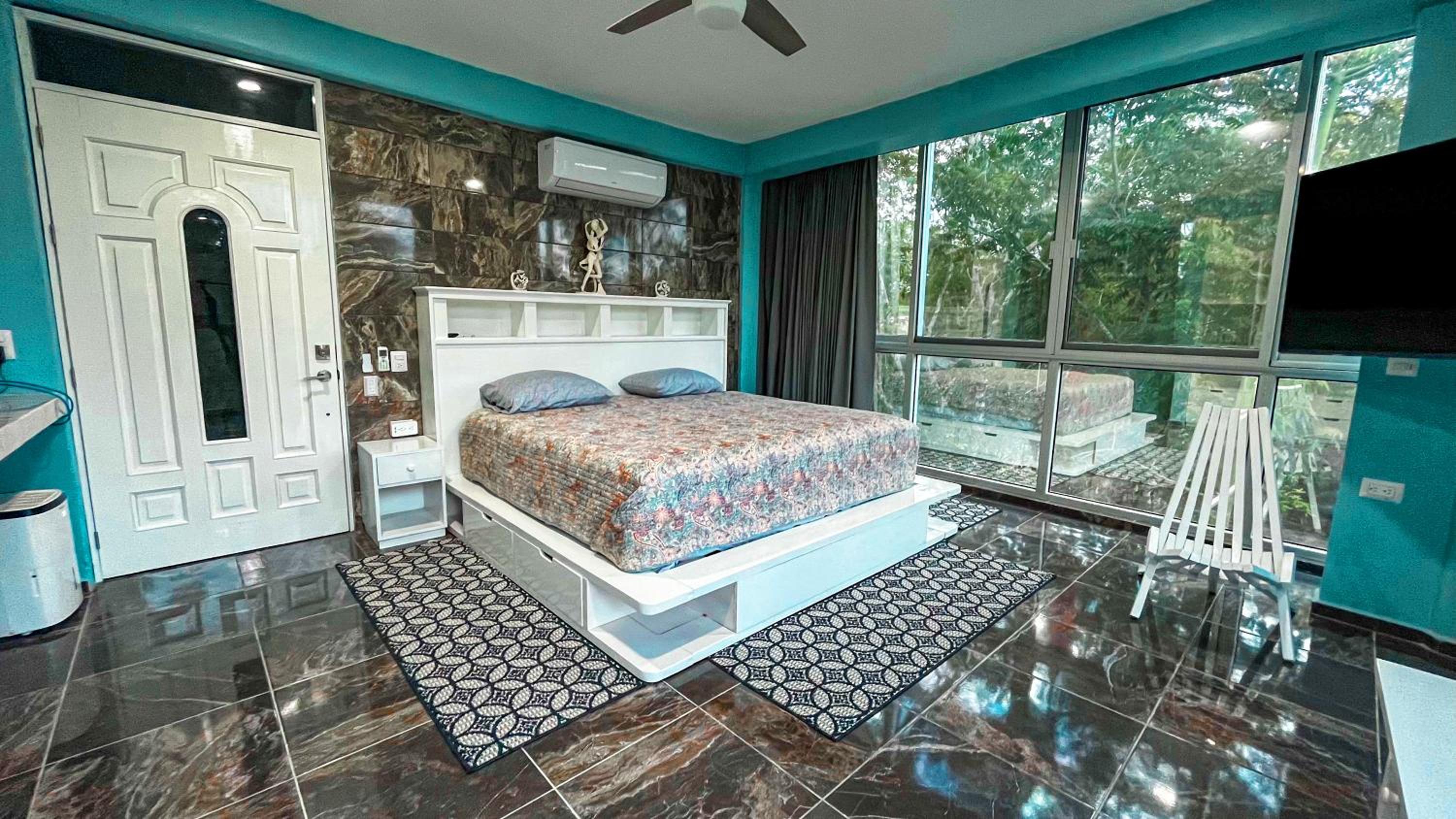 Deluxe King Room photo 1