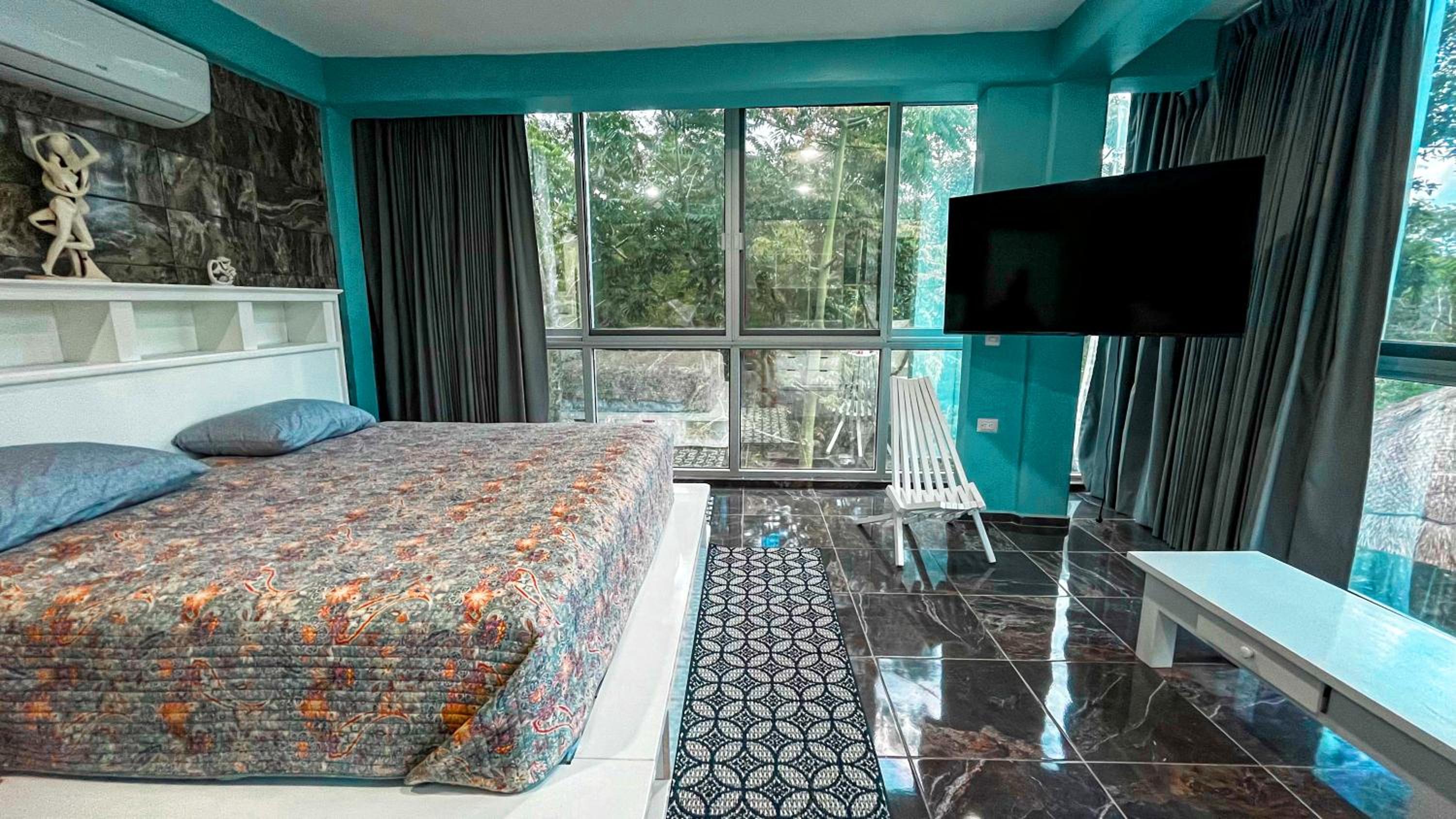 Deluxe King Room photo 2
