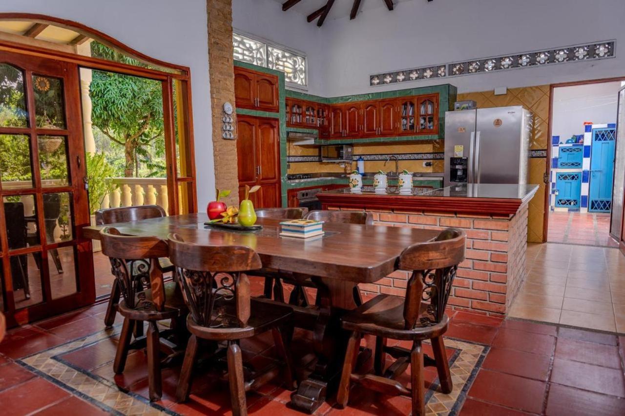 Five-Bedroom House photo 2