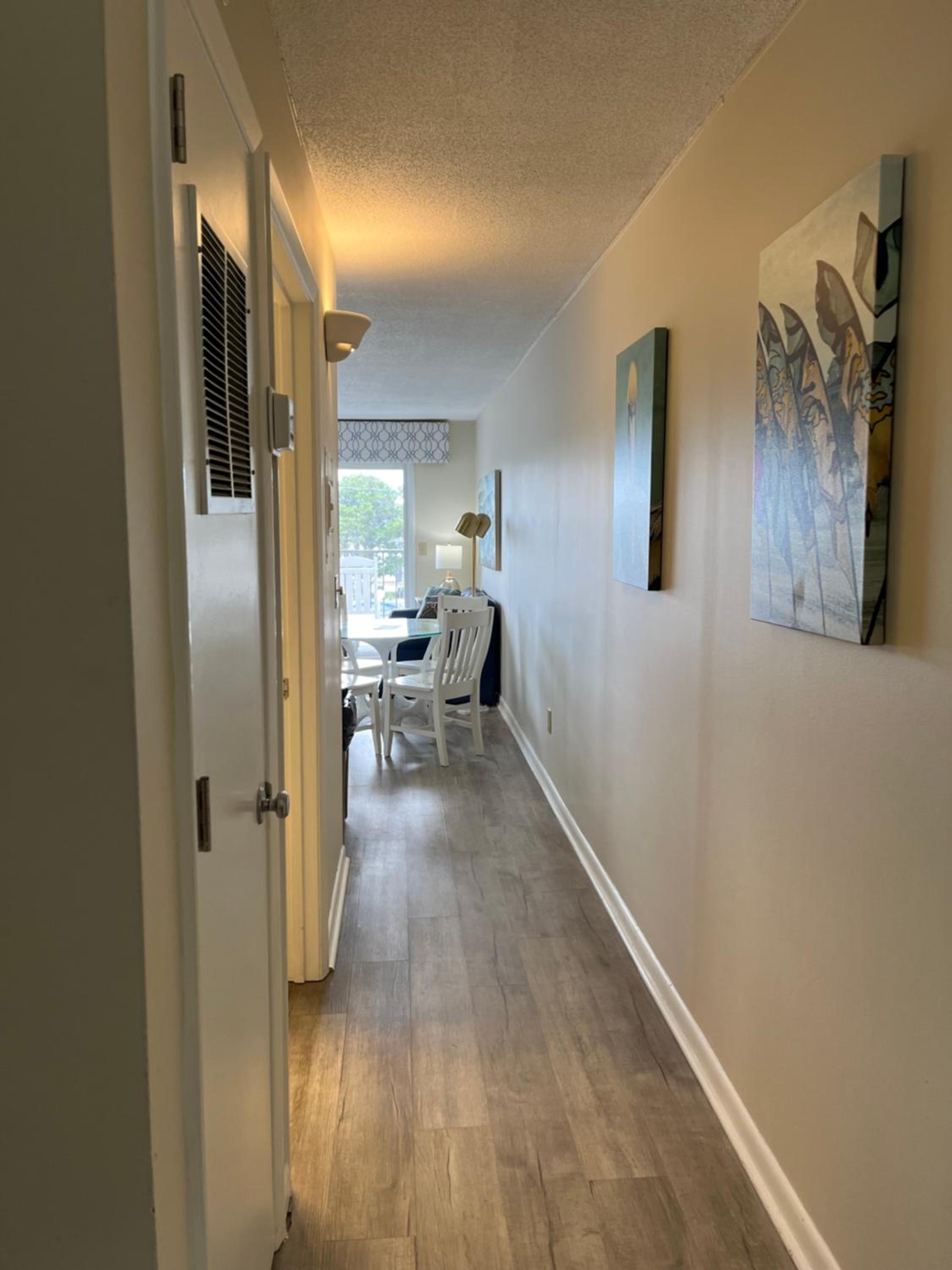 Deluxe One-Bedroom Apartment with Harbor View photo 3