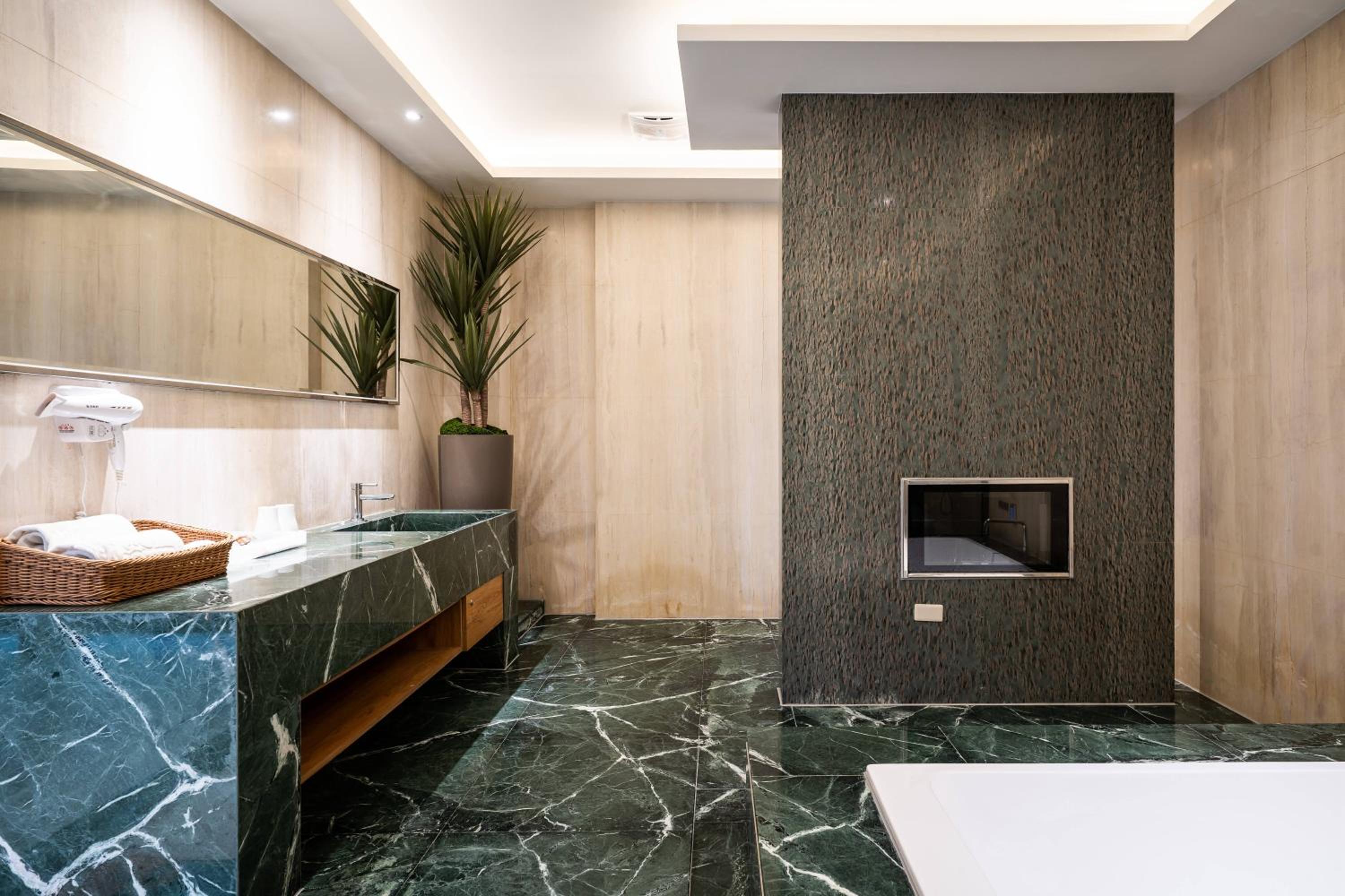SLuxury Double Room - C(Check in after 21:00) - Photo 41