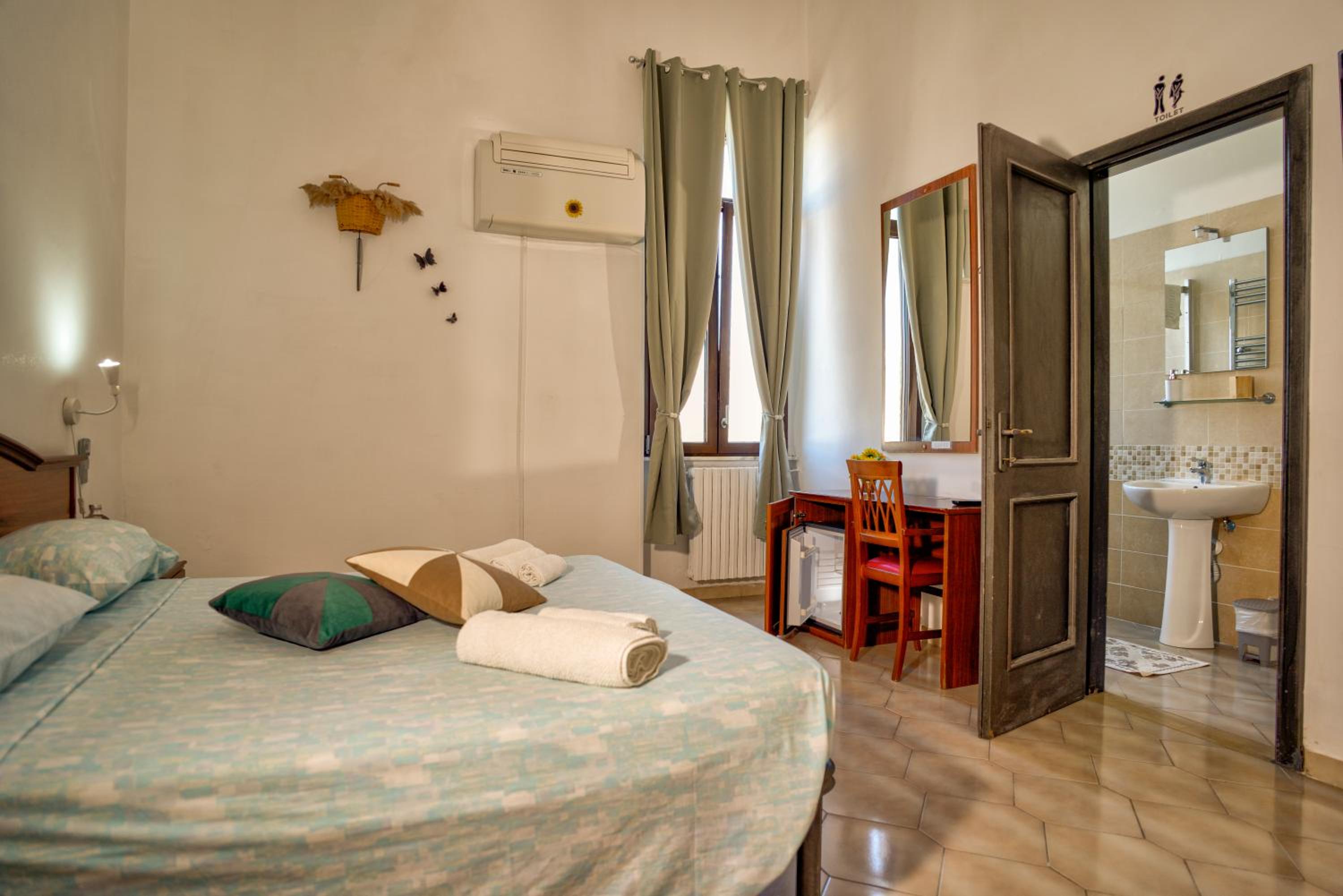 Double Room with Private Bathroom photo 2