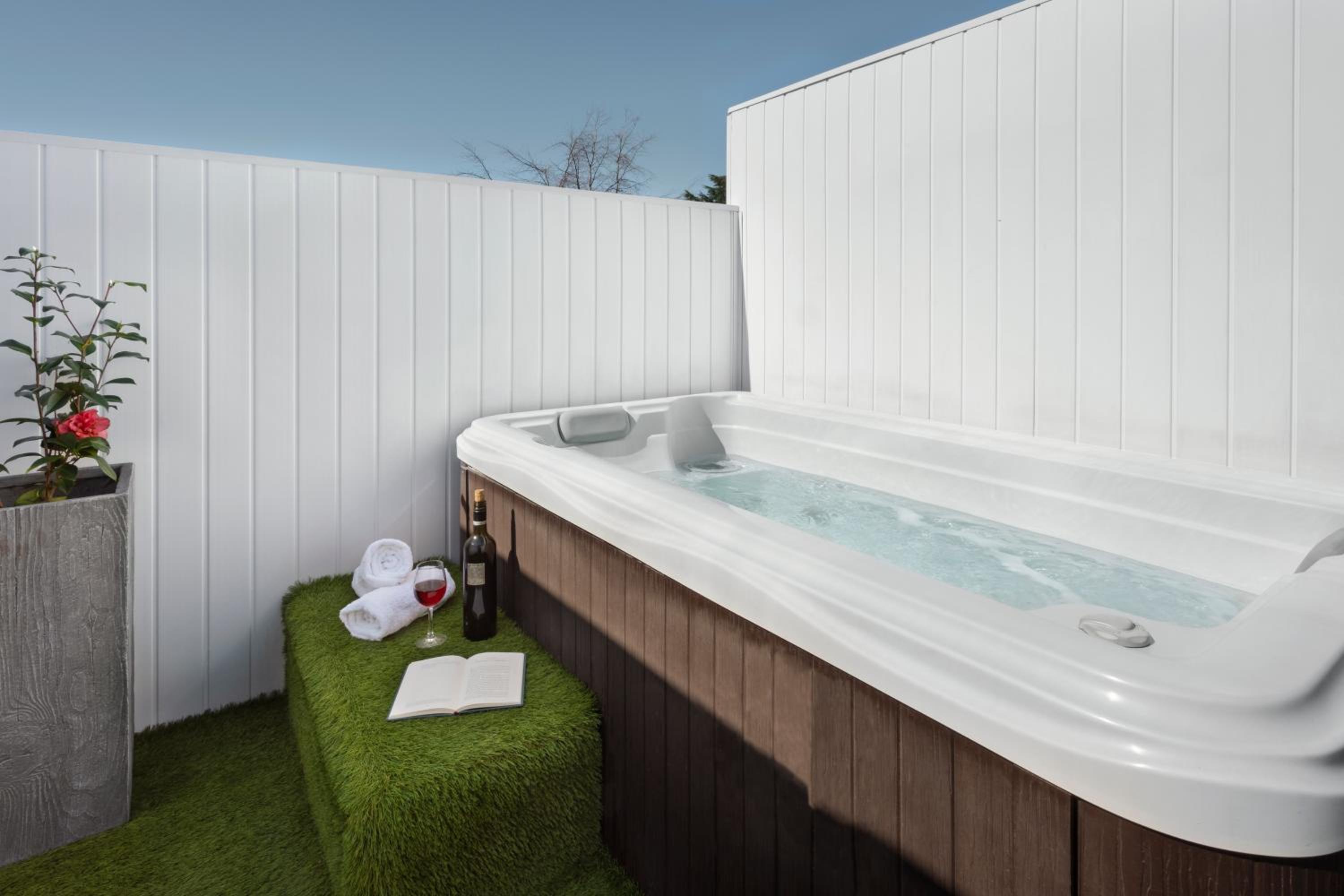Suite with Spa Bath photo 2