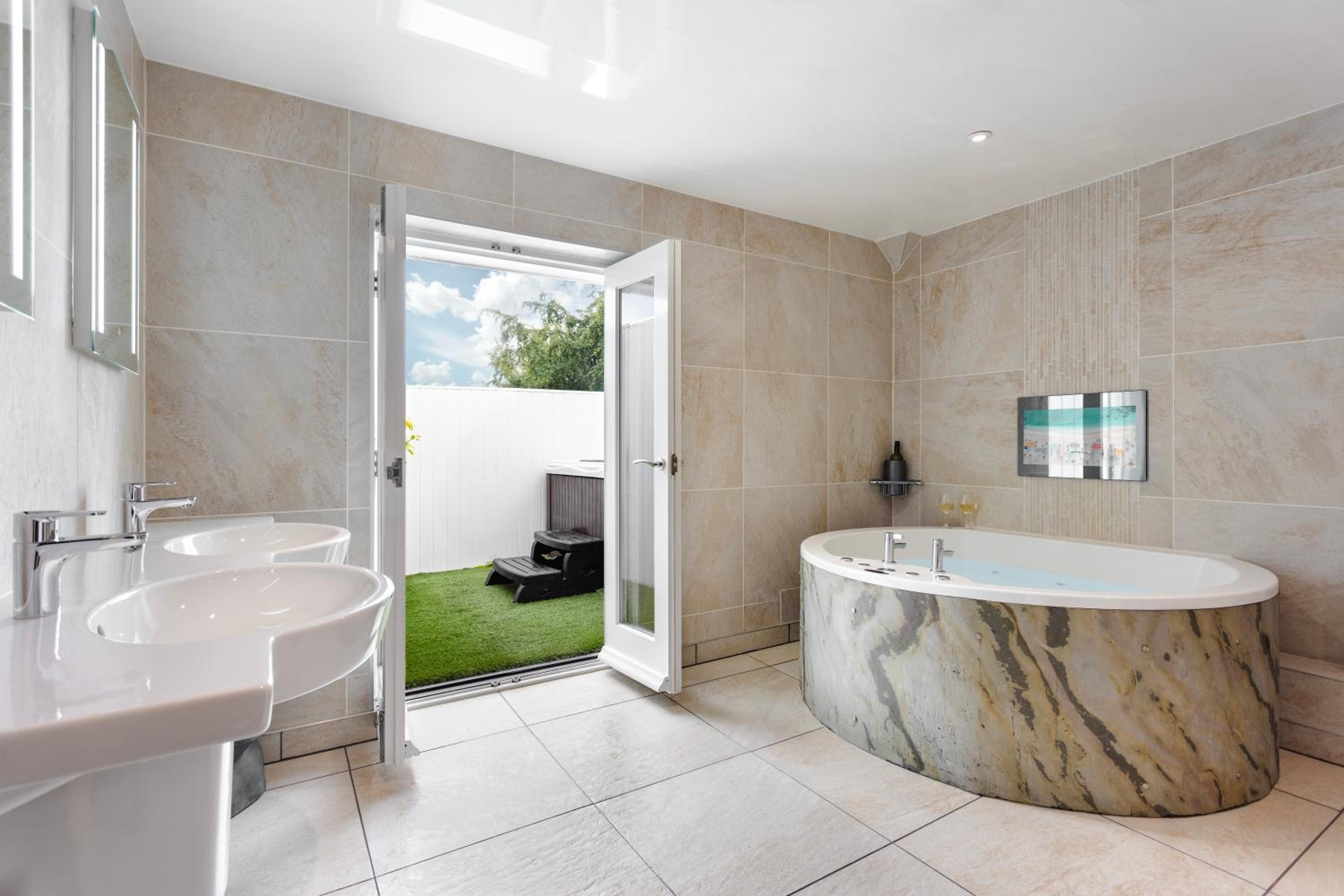 Suite with Spa Bath photo 3