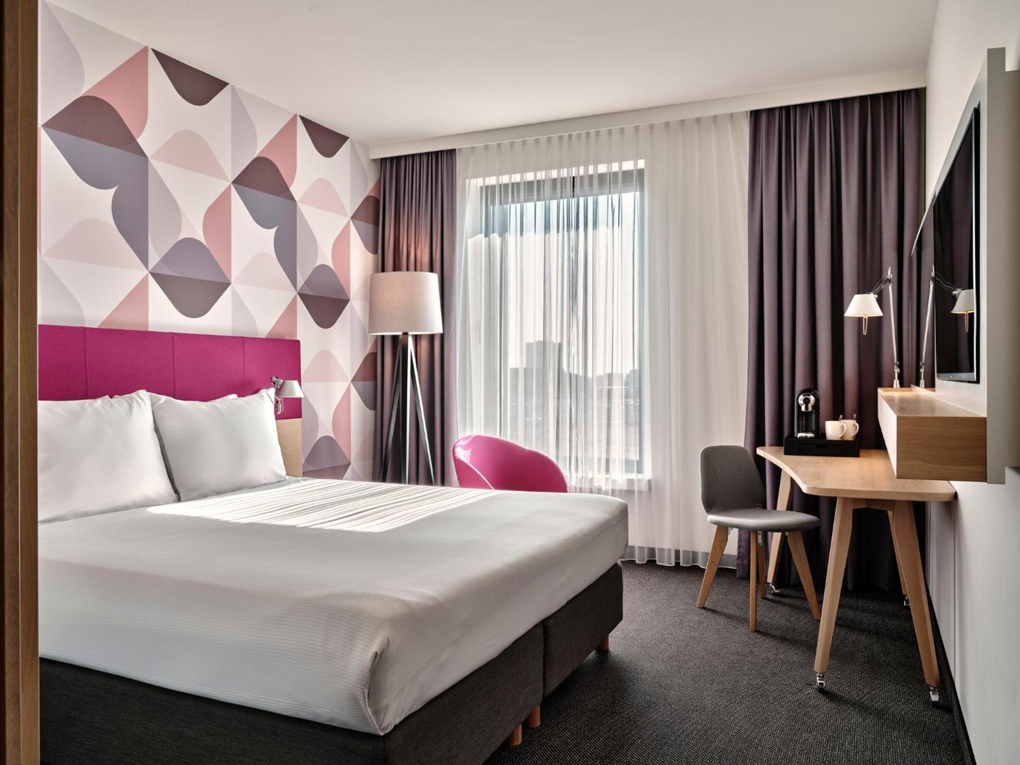 King Suite with City View photo 1