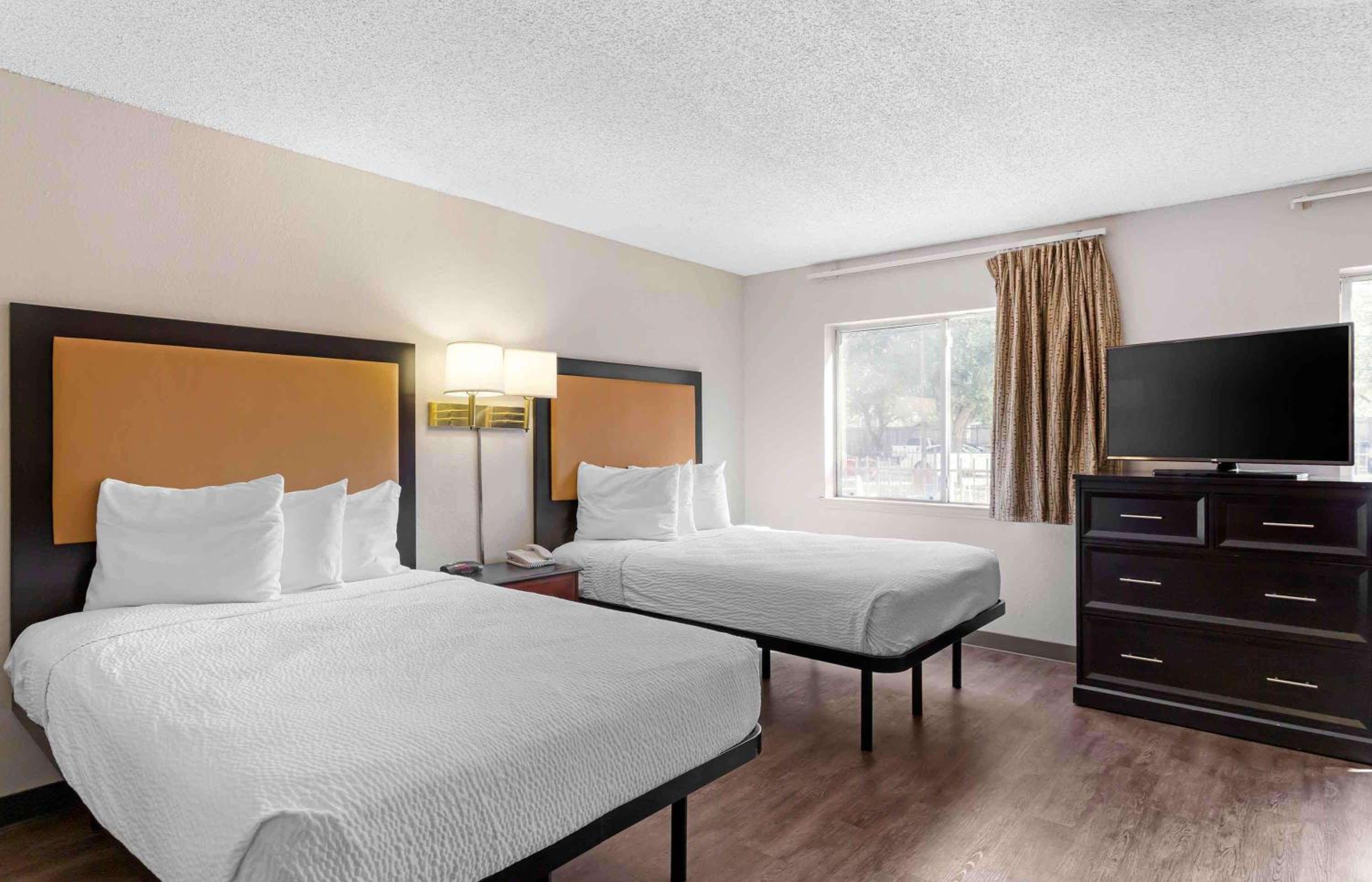 One Bedroom Suite with 2 Double Beds - Non-Smoking - Photo 1