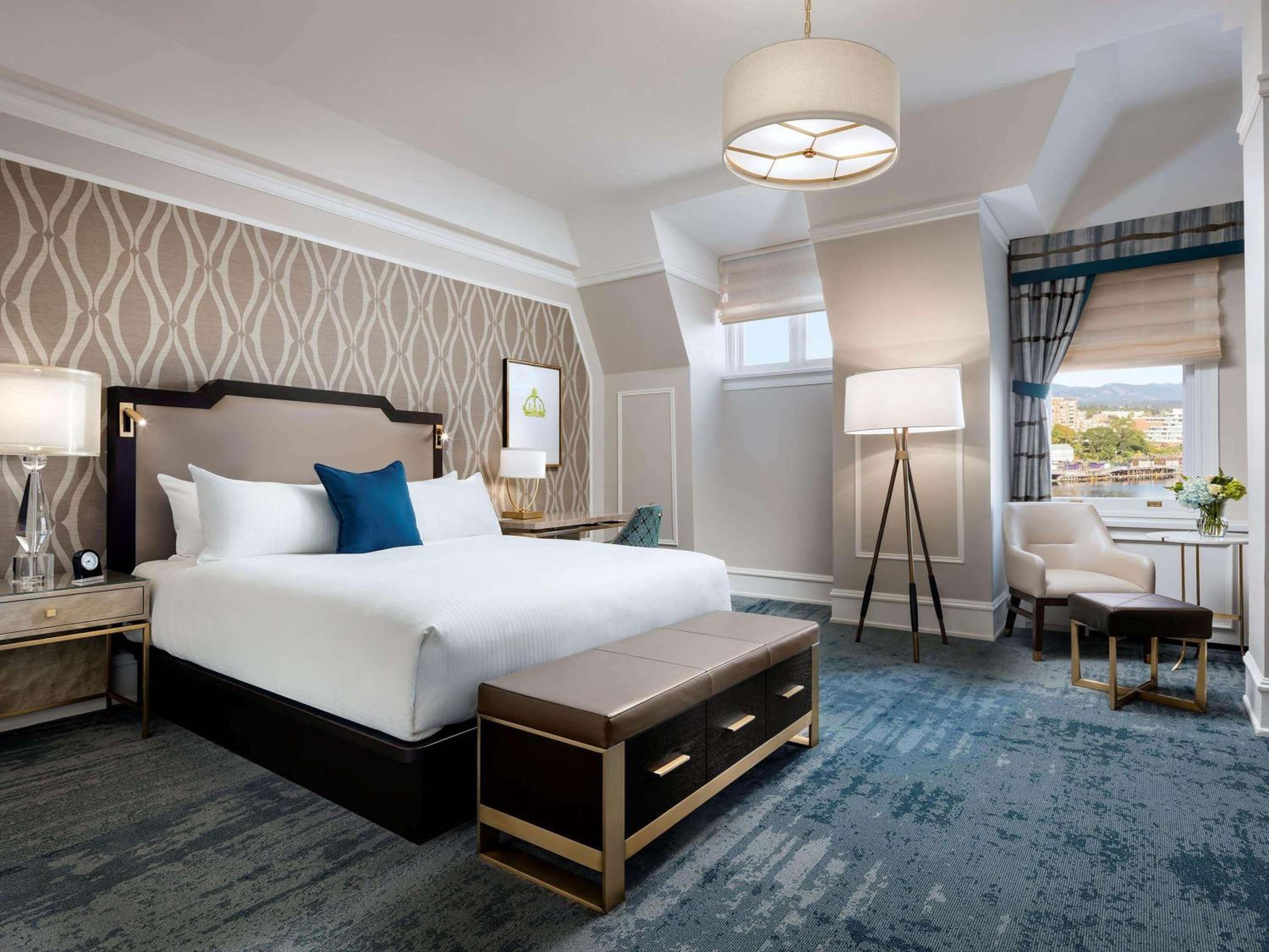 Deluxe Room with One Queen Bed and Harbor View