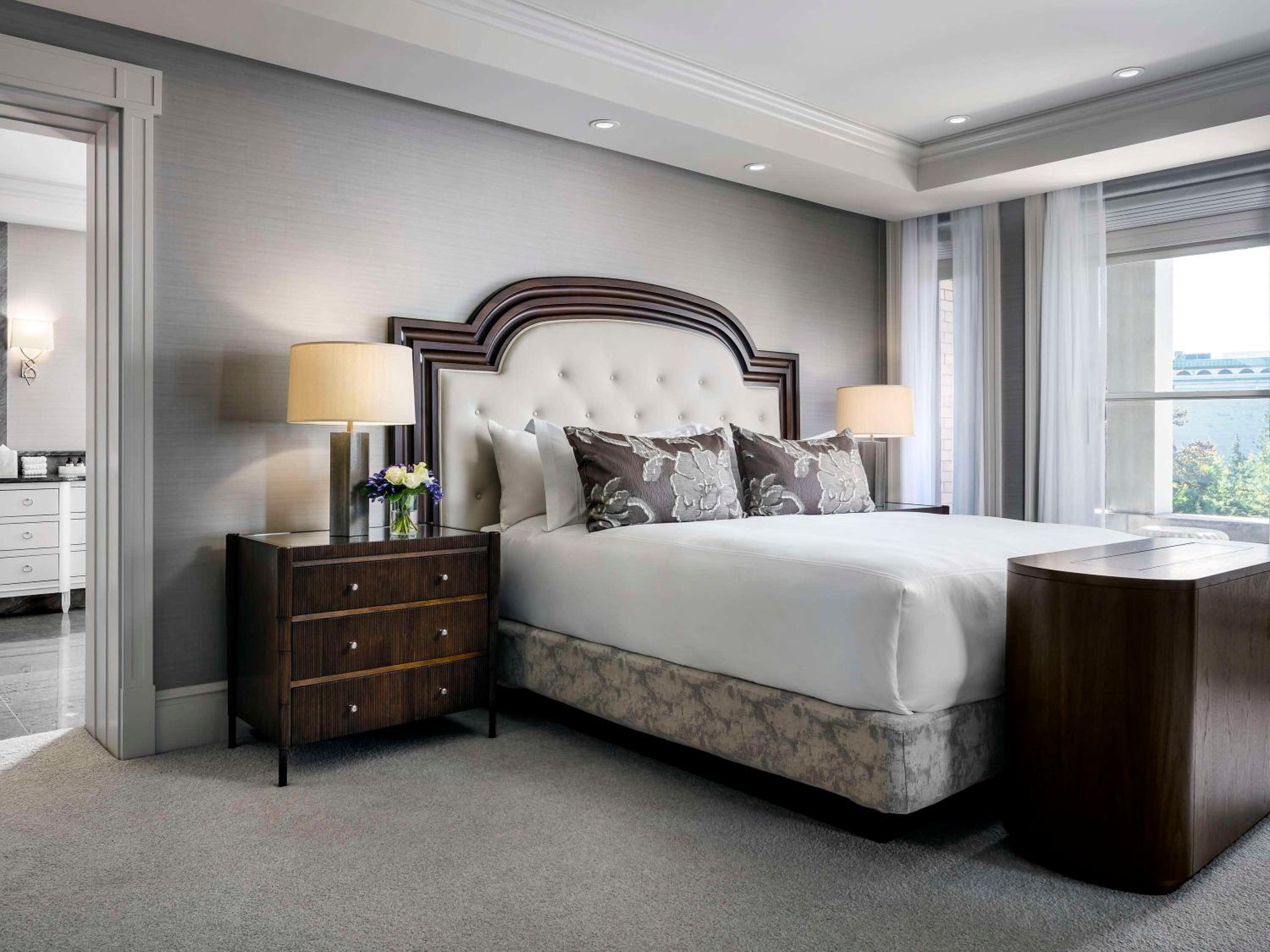 Royal Suite With Lounge Access And Harbour View thumbnail 6