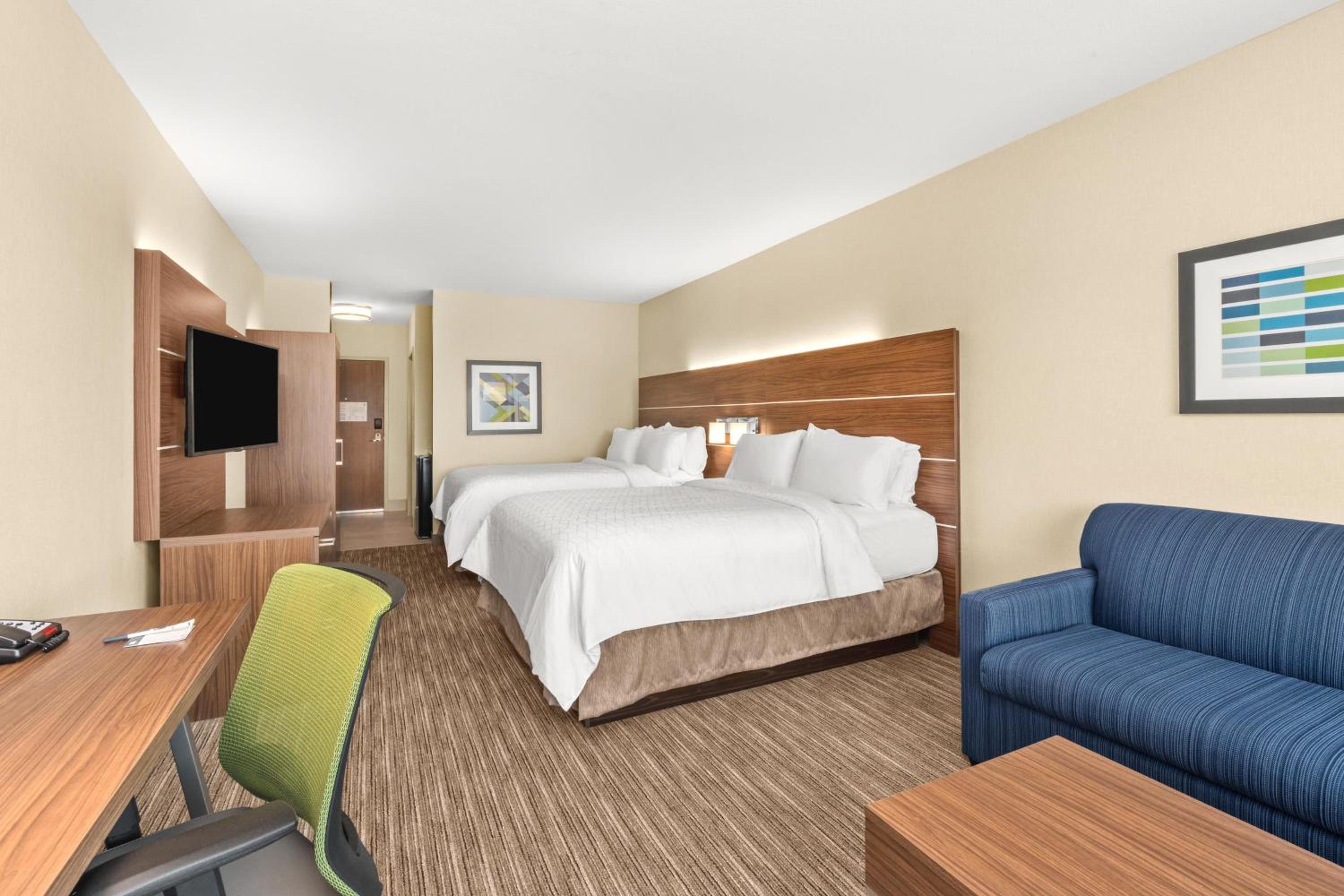 Suite with Two Queen Beds - Photo 2
