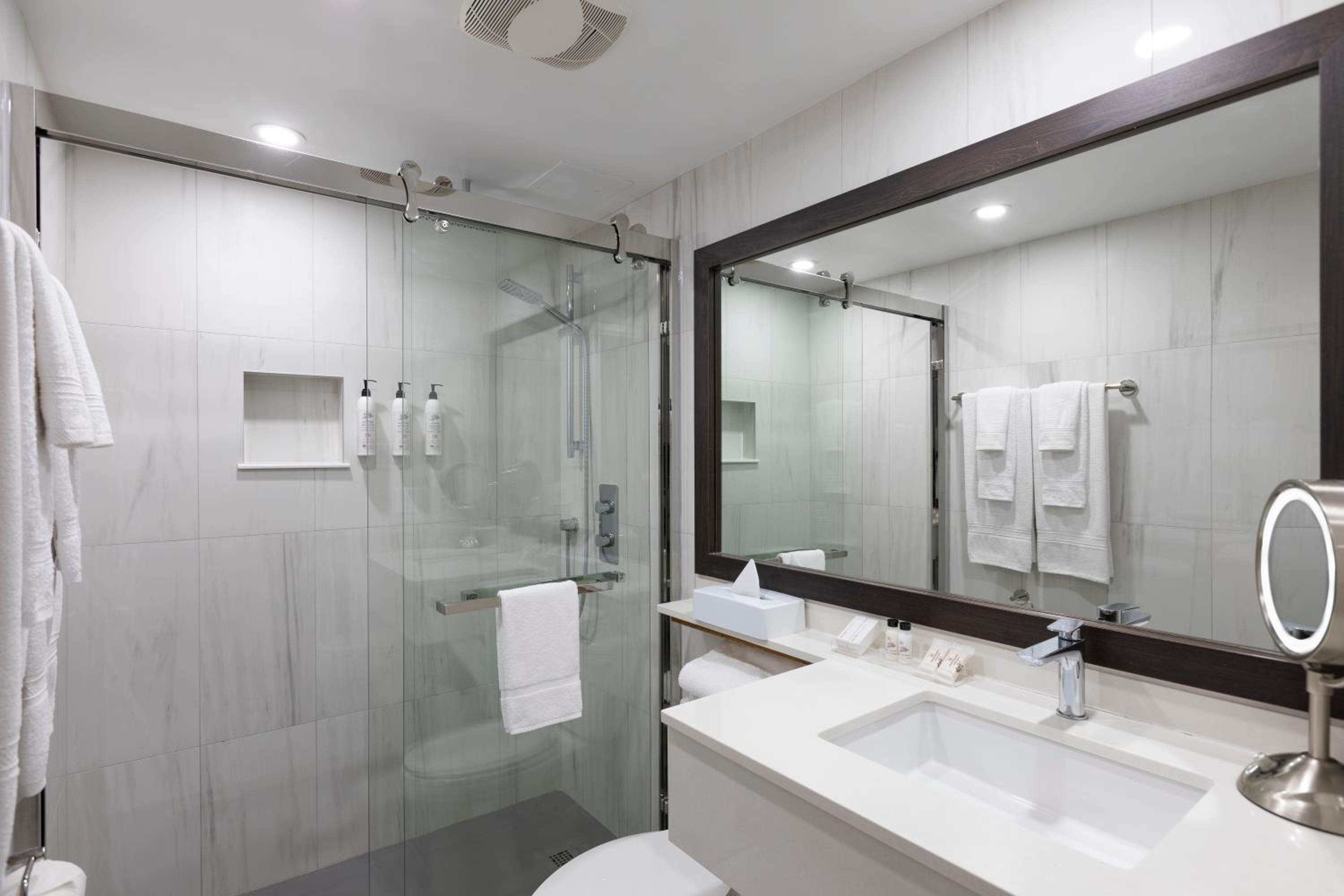 King Corner Room - Photo 2