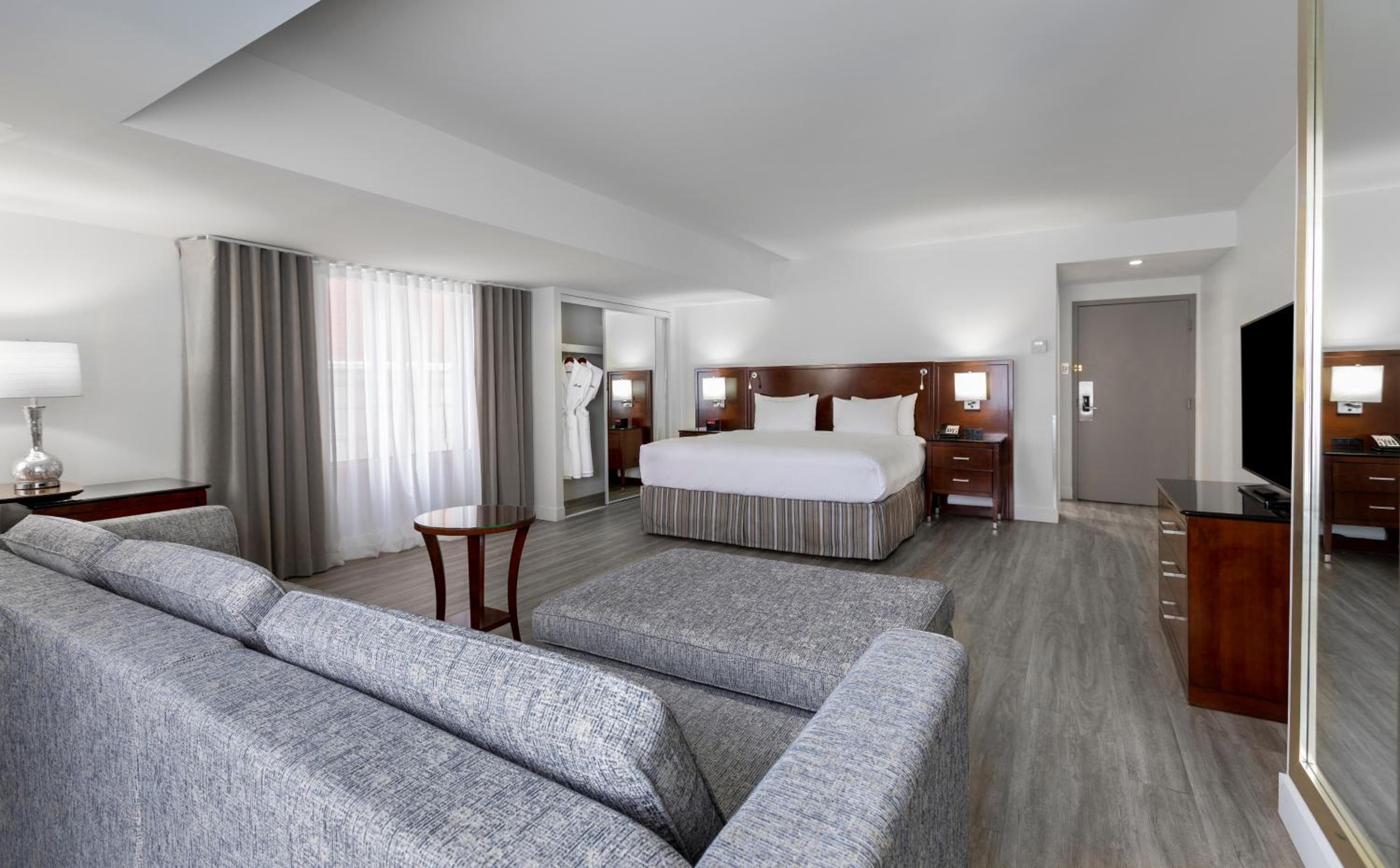 King Corner Room - Photo 1