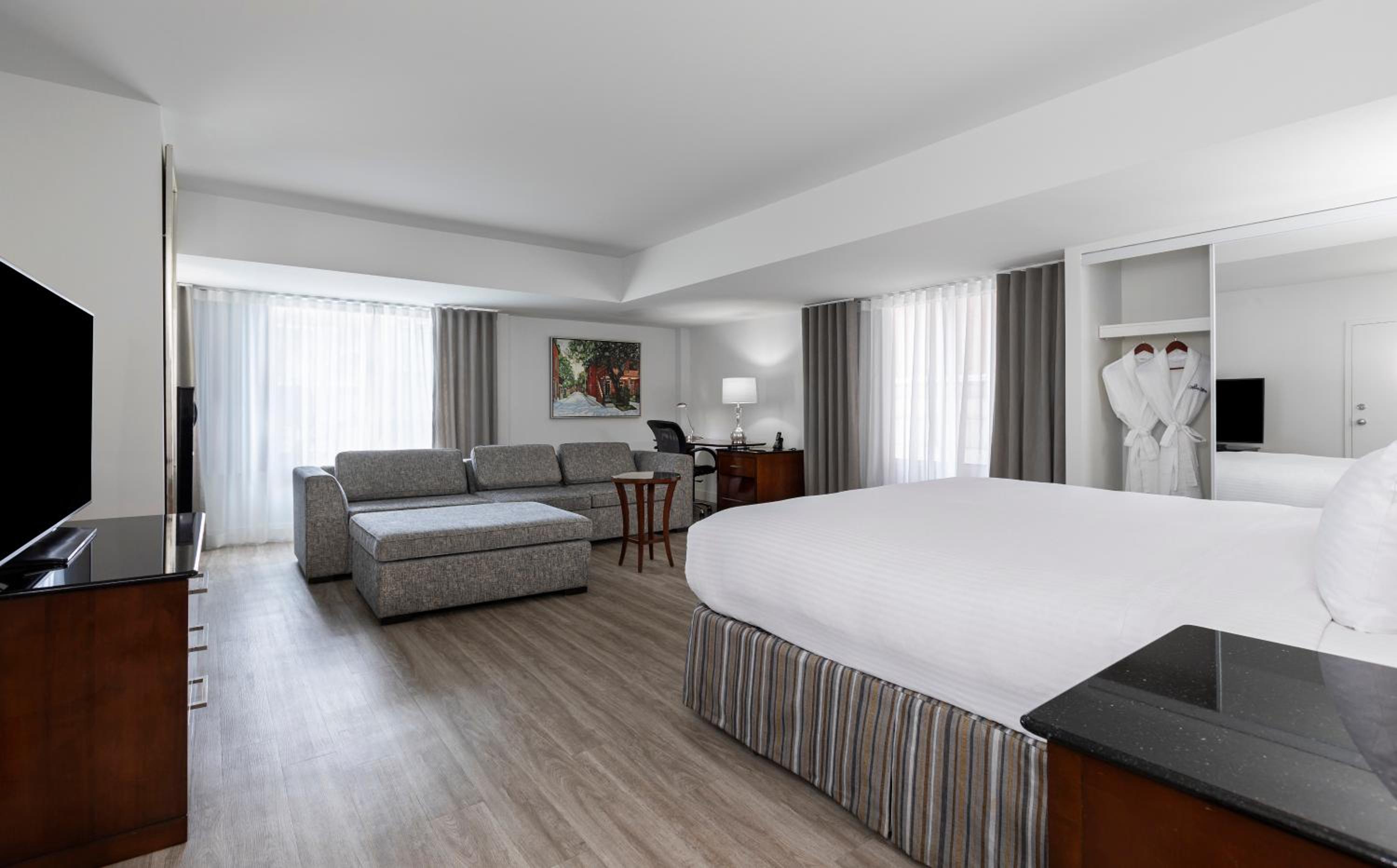 King Corner Room - Photo 3