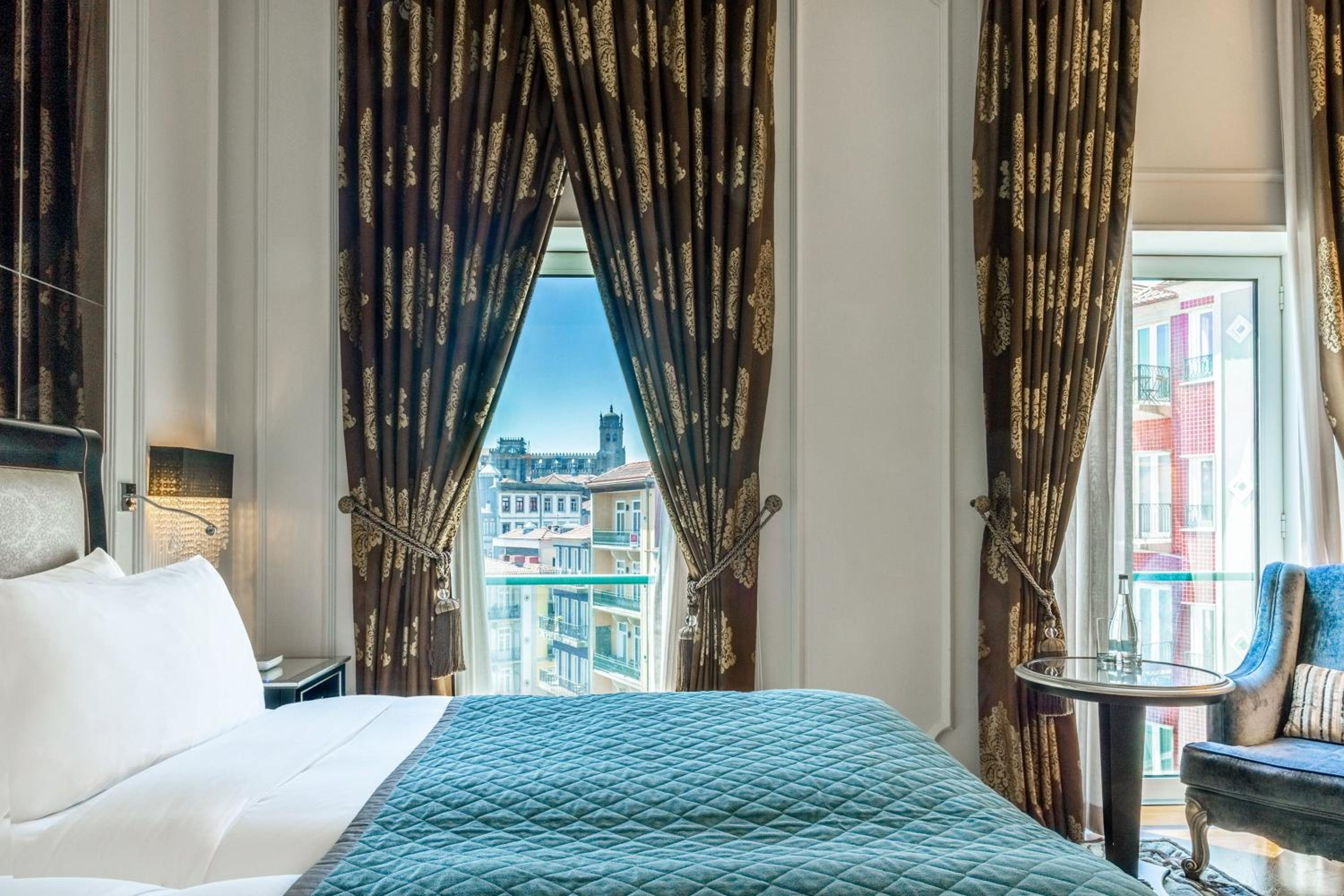 Premium Twin Room - Photo 4