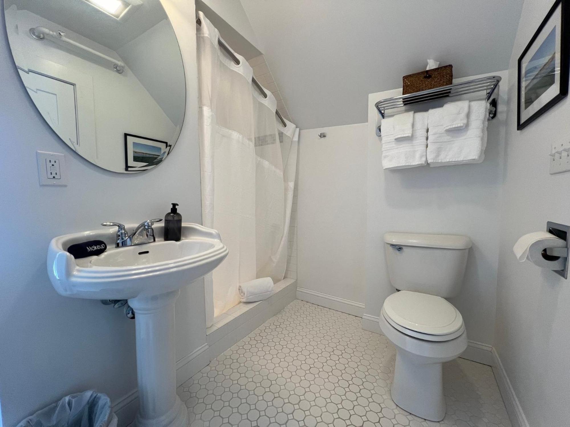 Double Room With Private Bathroom photo 3