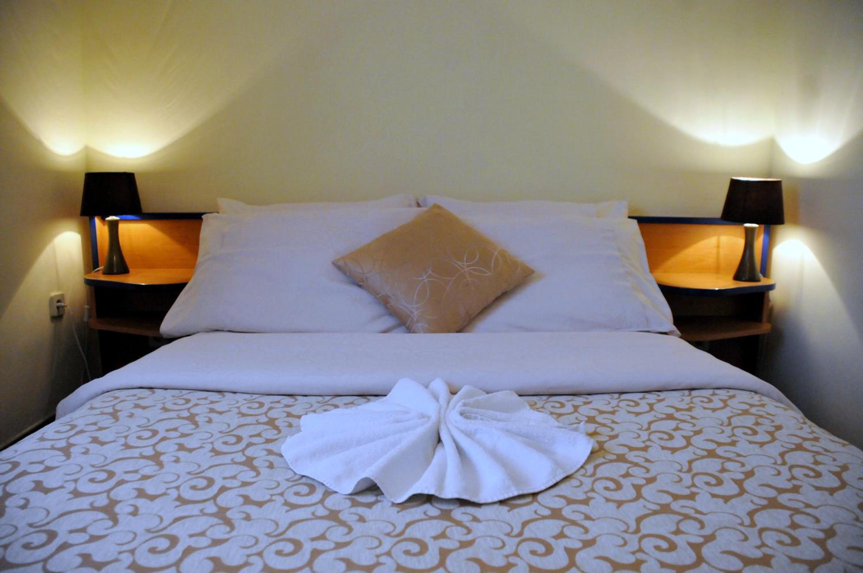 Double Room - Photo 6