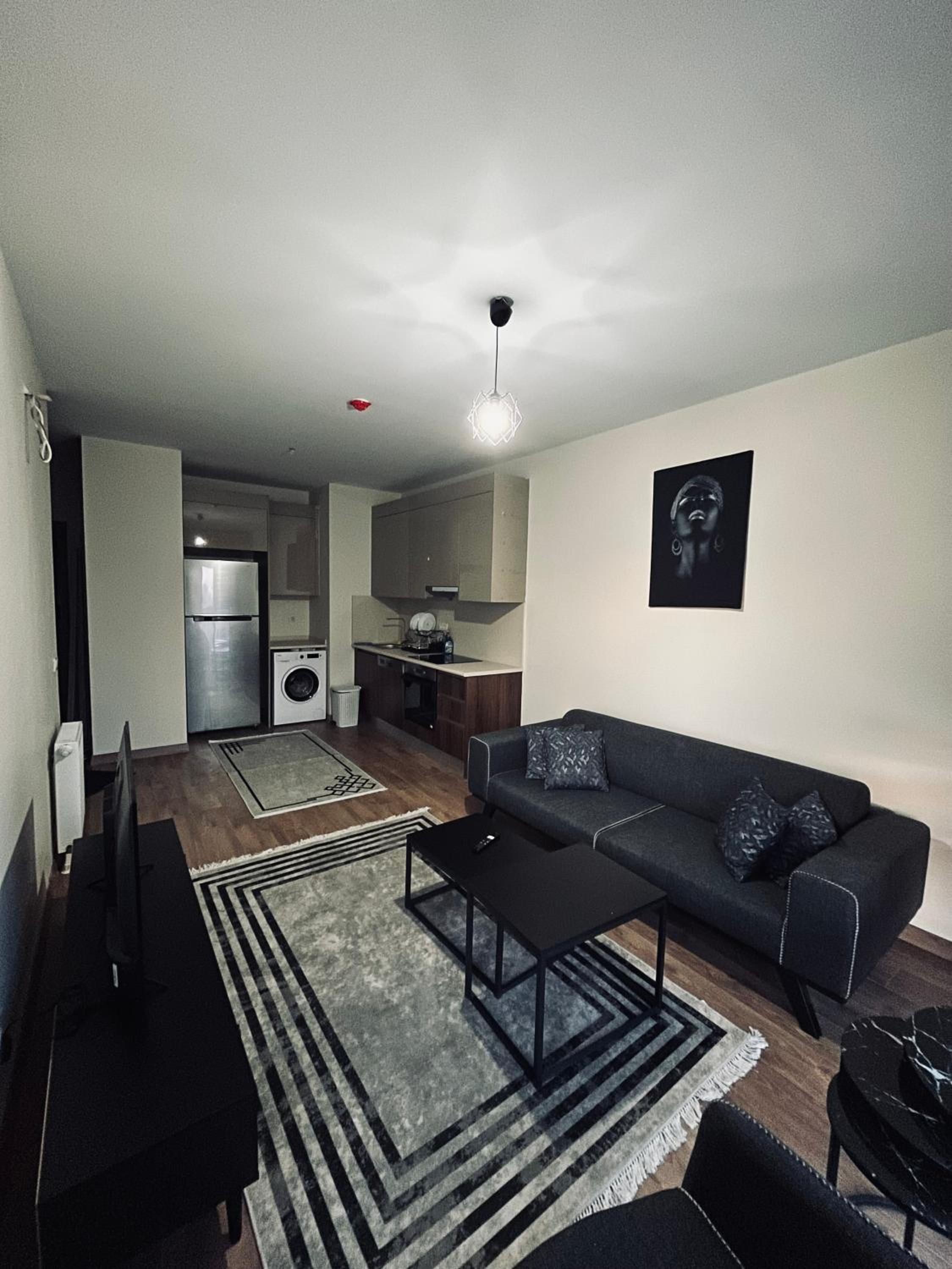 One-Bedroom Apartment photo 1