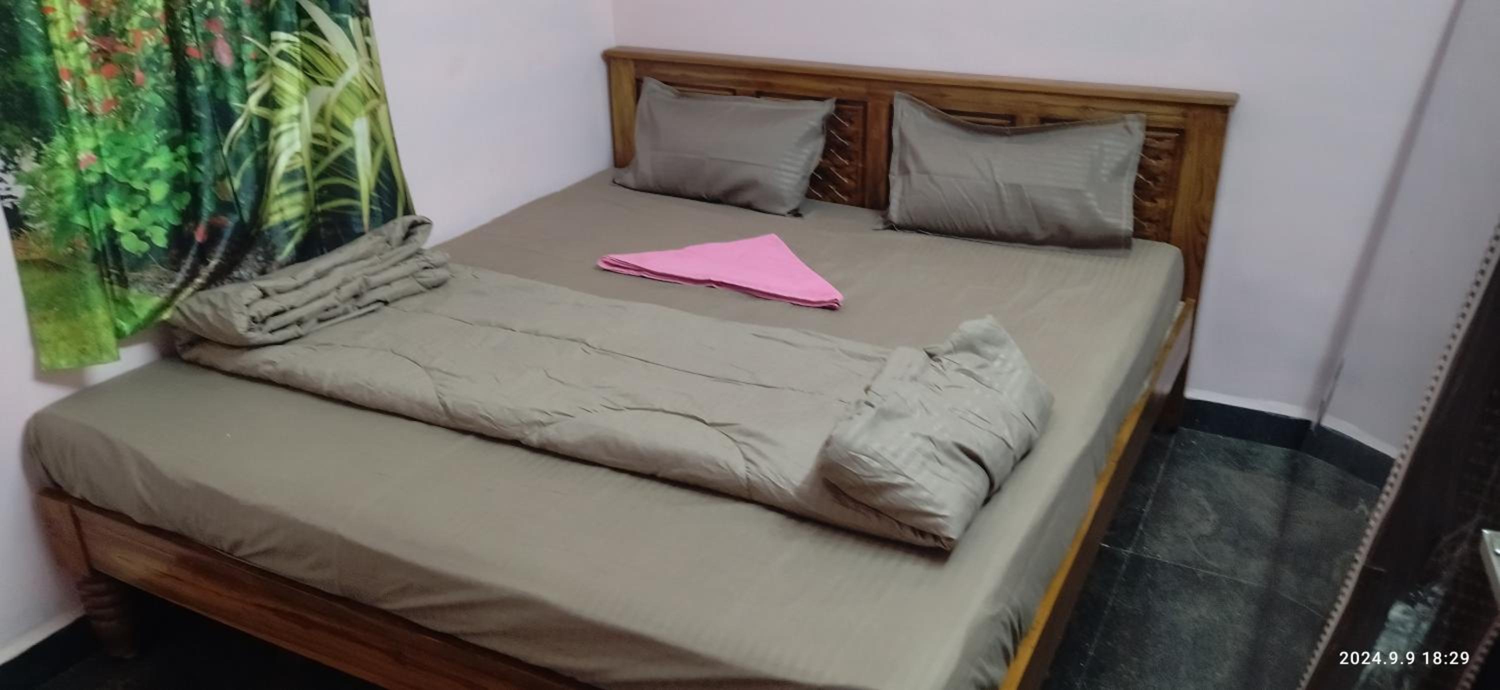 One-Bedroom House photo 1
