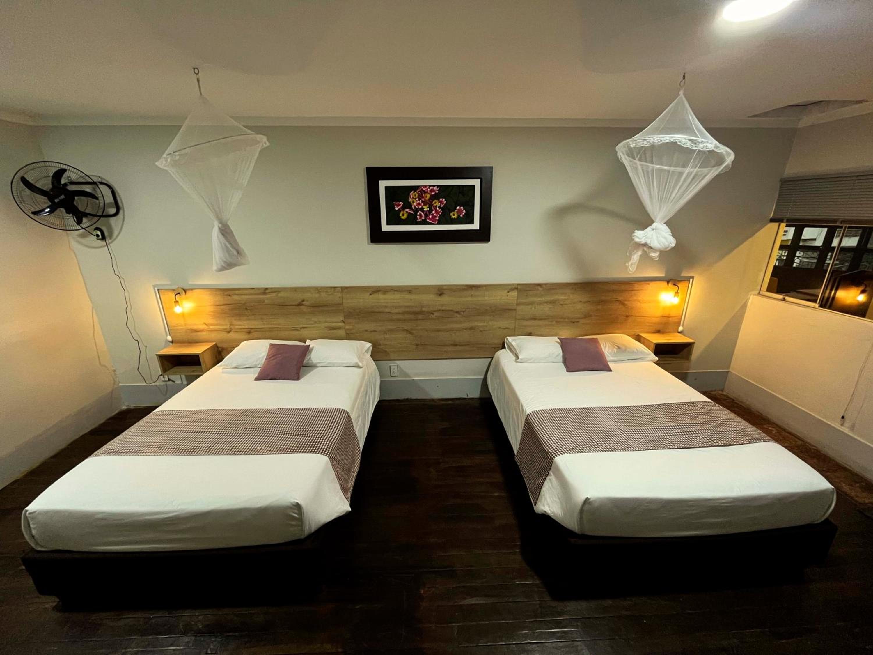 Queen Room with Two Queen Beds photo 2