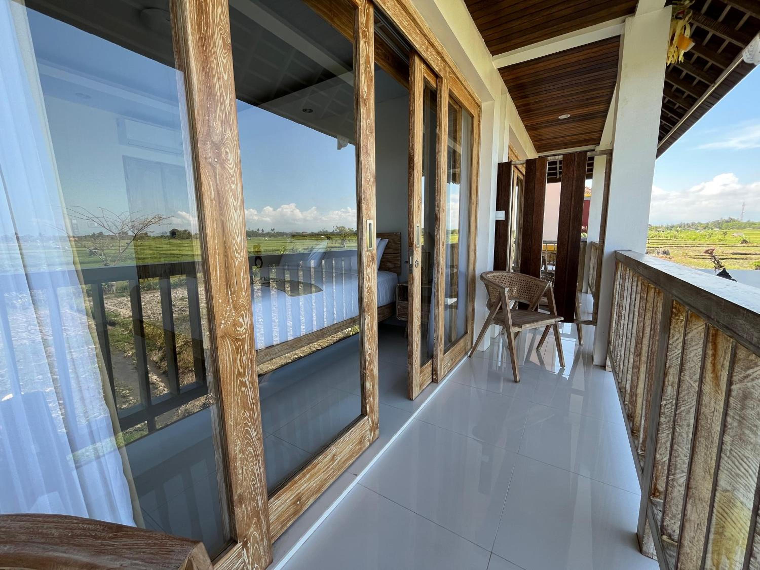 Deluxe Room with Rice field view
