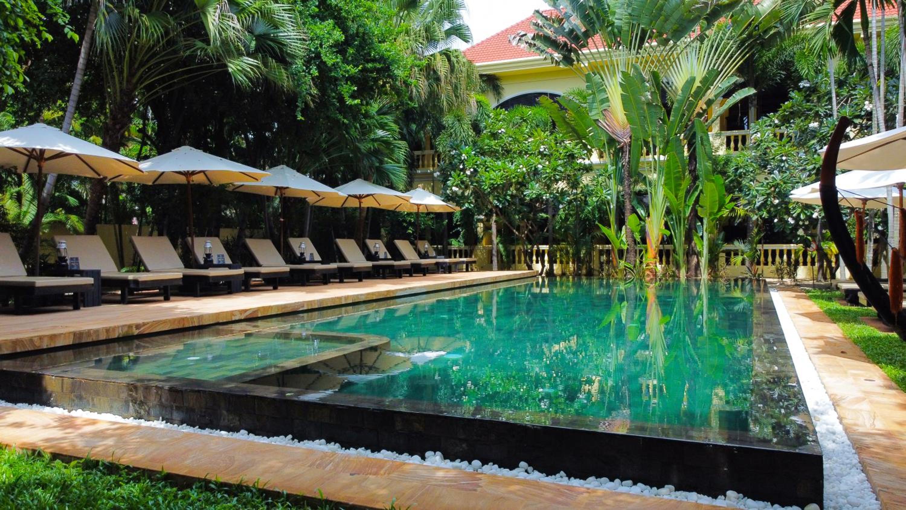 Deluxe Double Room with Balcony - Photo 22