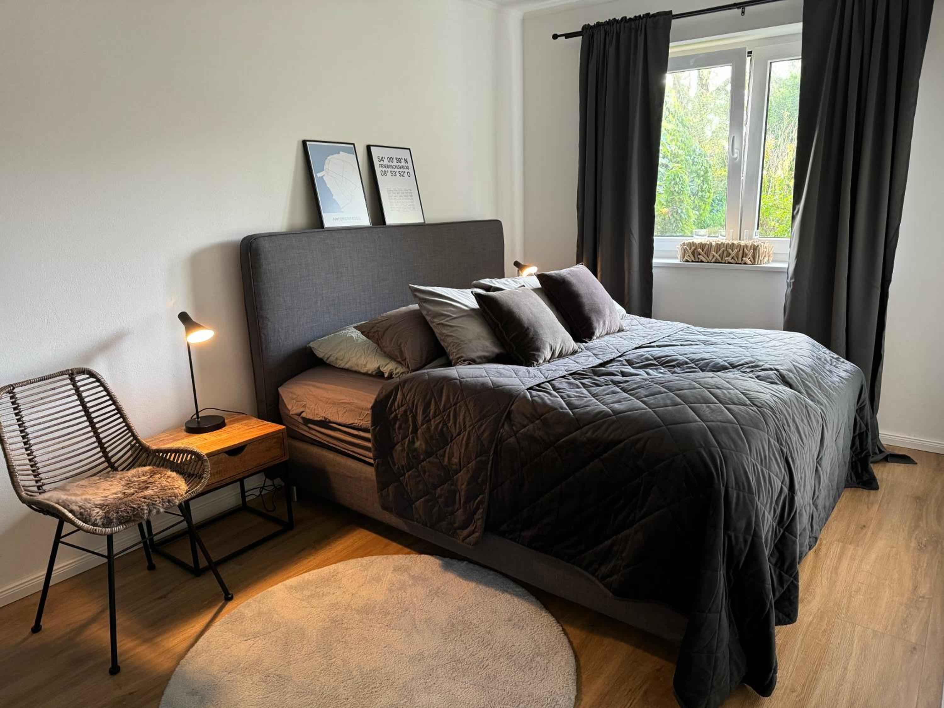 One-Bedroom Apartment photo 1