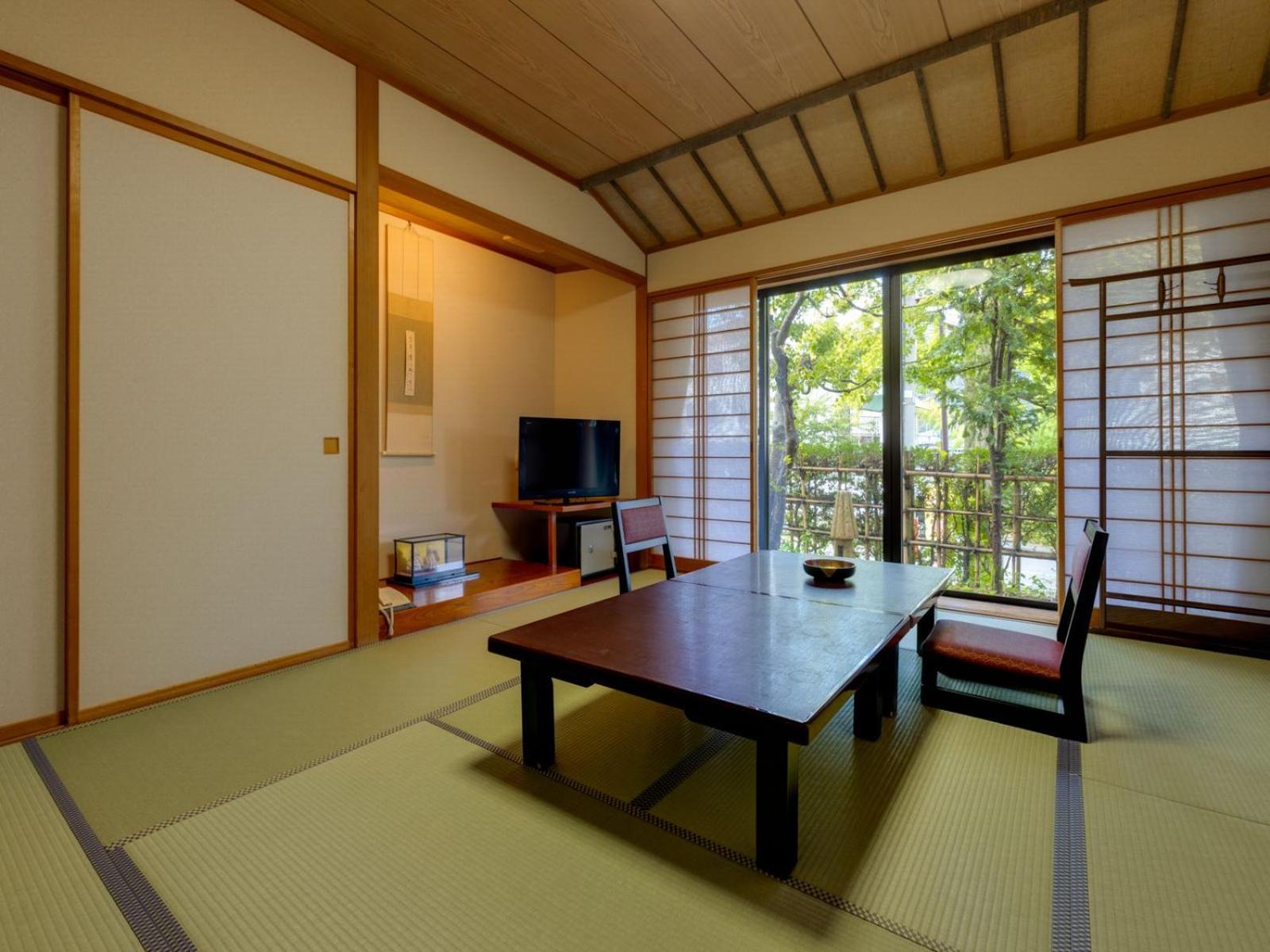 Japanese-Style Room with Private Toilet - Photo 1