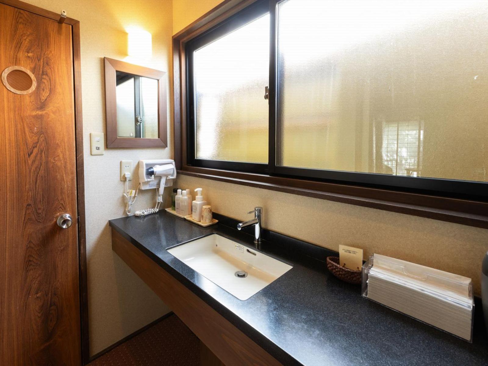 Japanese-Style Room with Private Bathroom - Photo 3