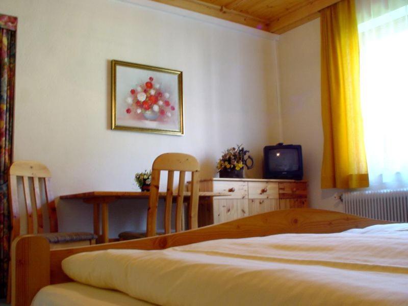 Family Room (2 Adults + 2 Children)