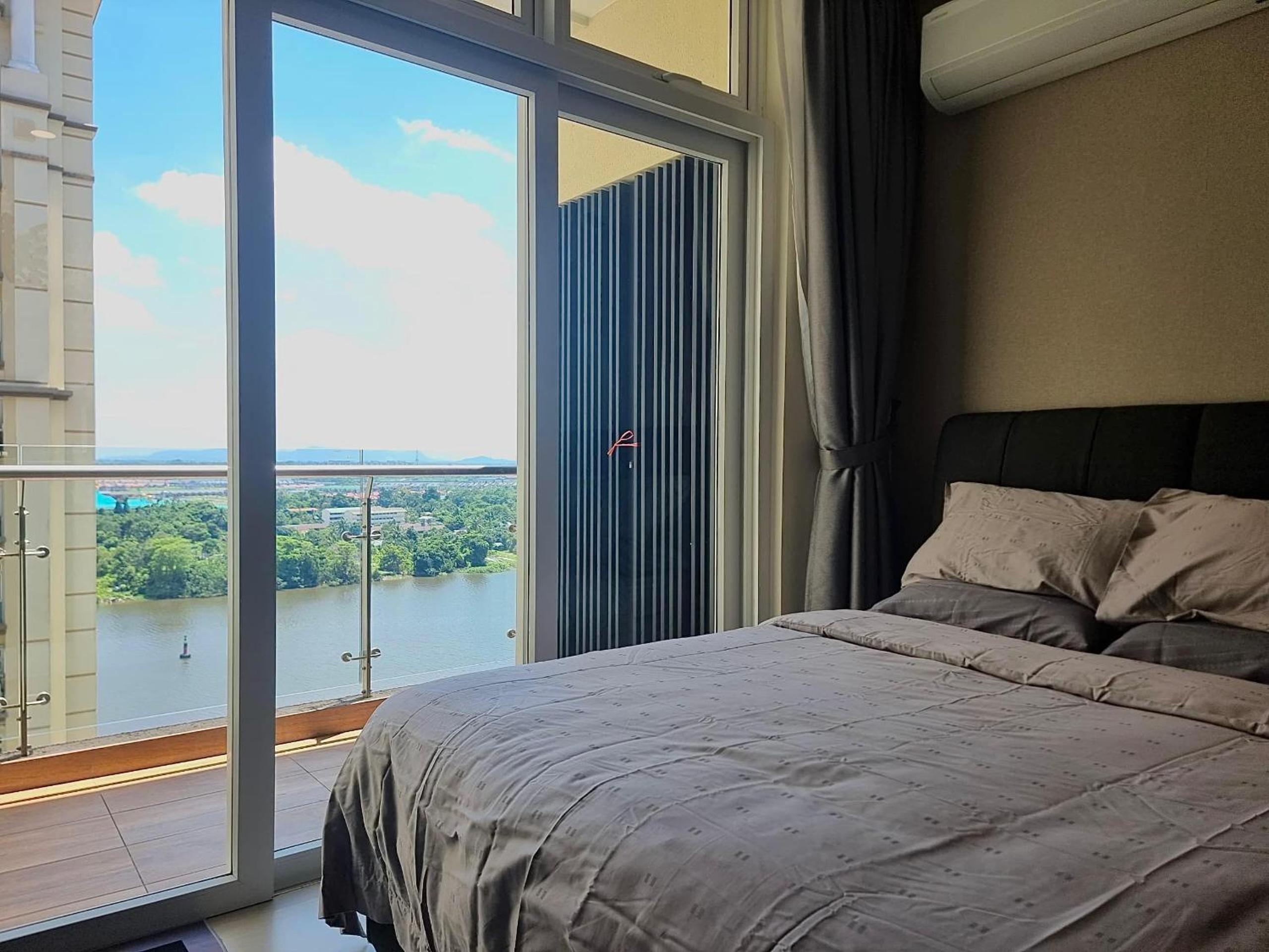 Apartment with View and Balcony photo 2