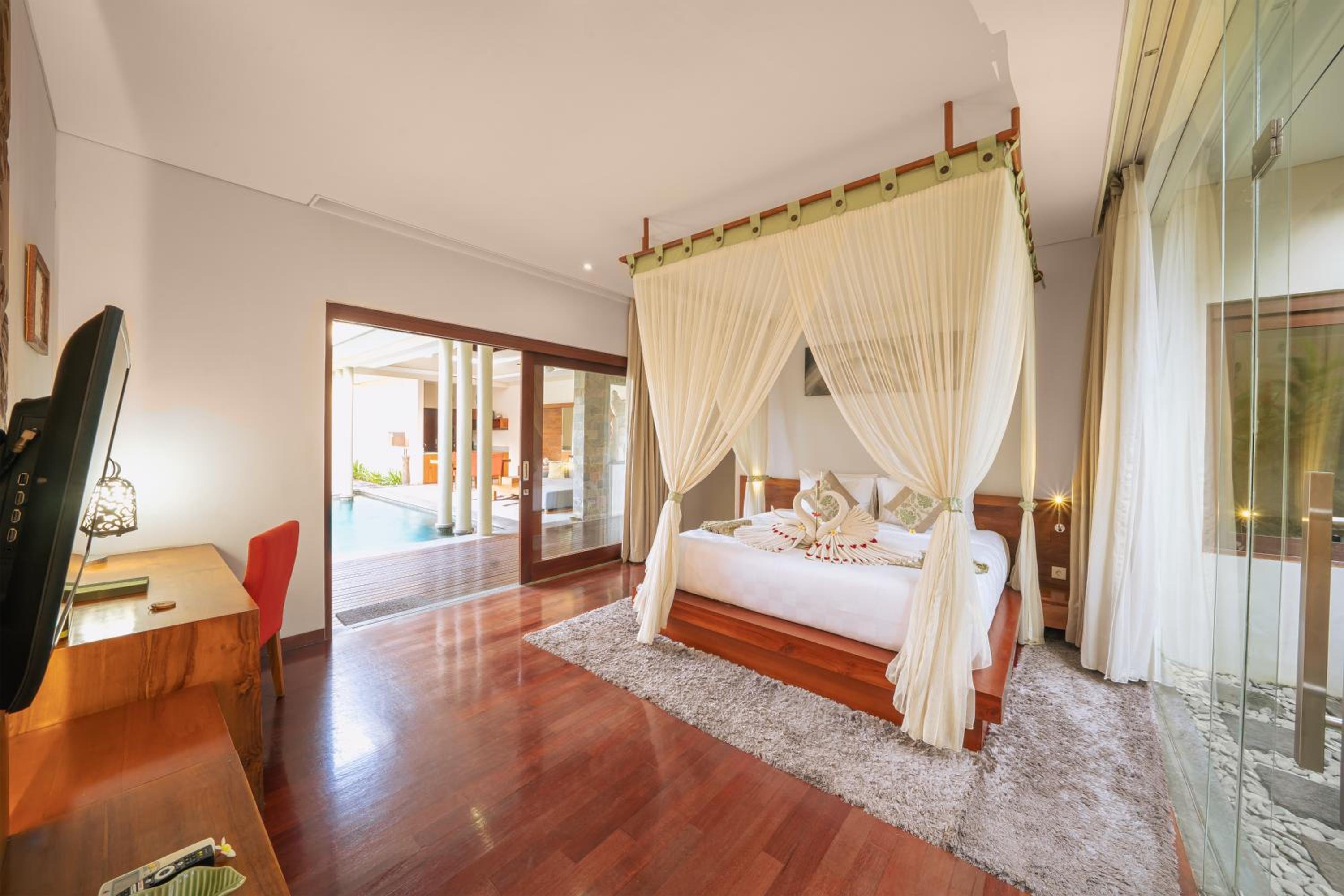 Available room thumbnail 6