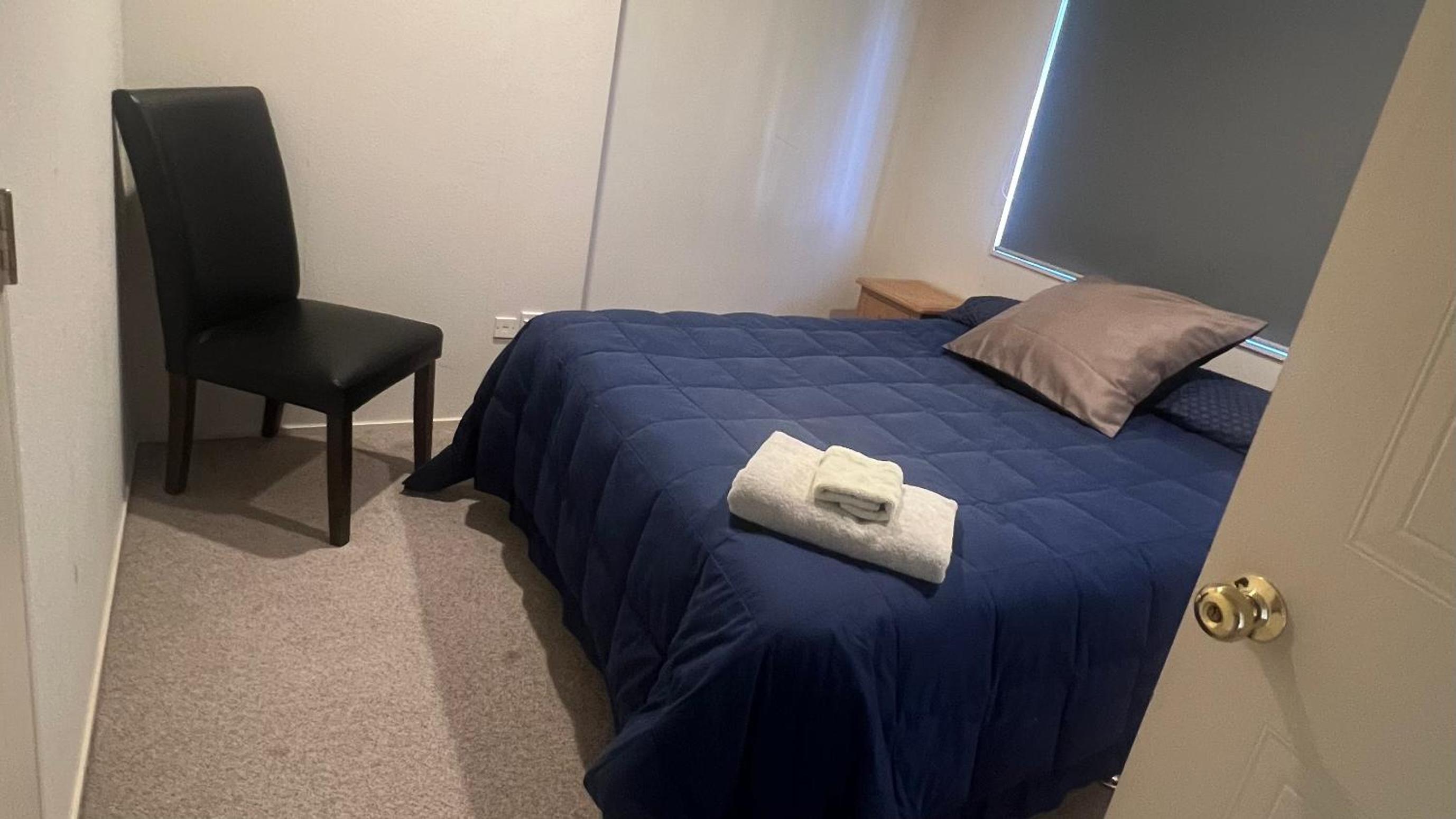 Six-Bedroom House photo 1