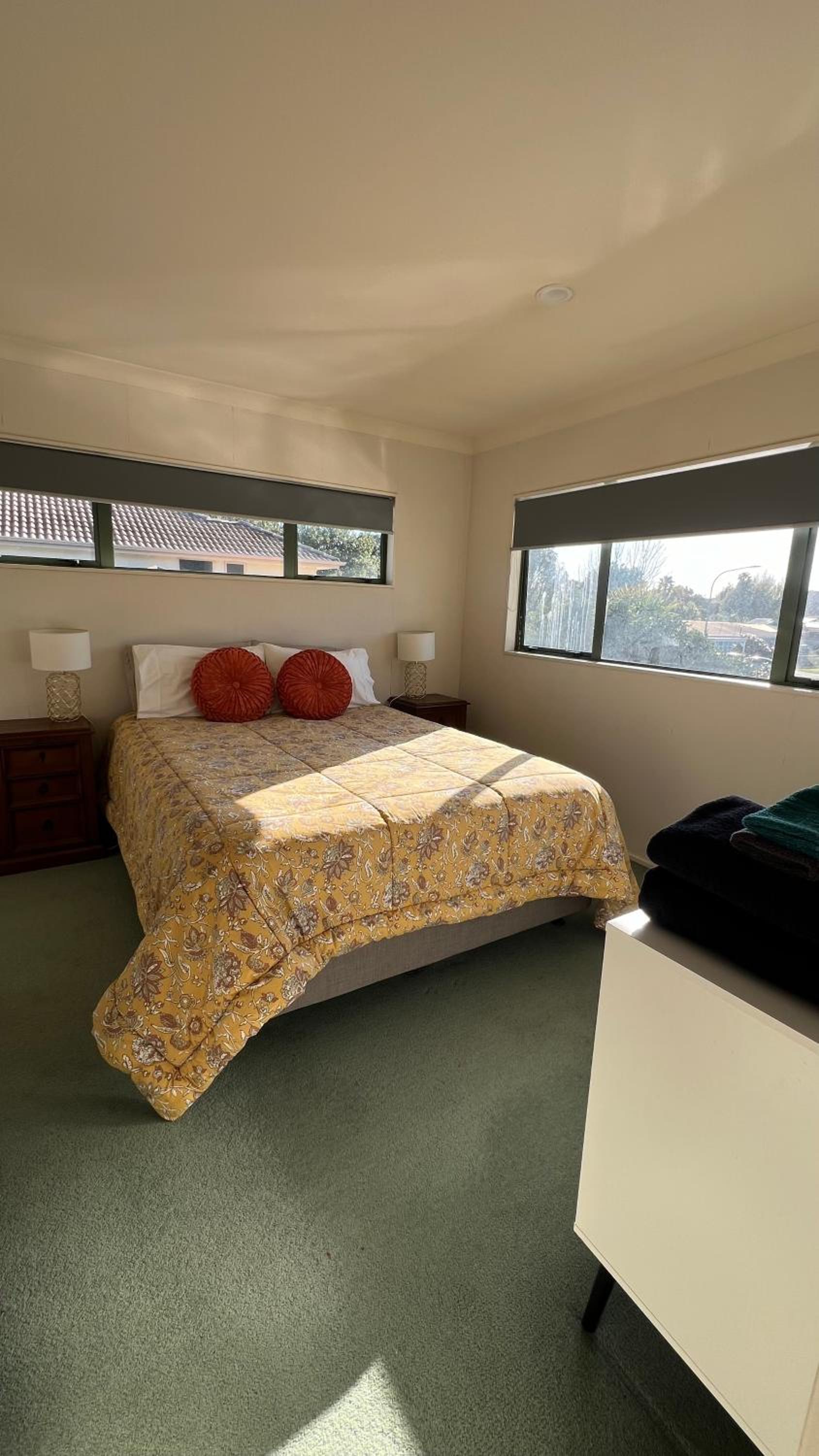 Six-Bedroom House photo 3