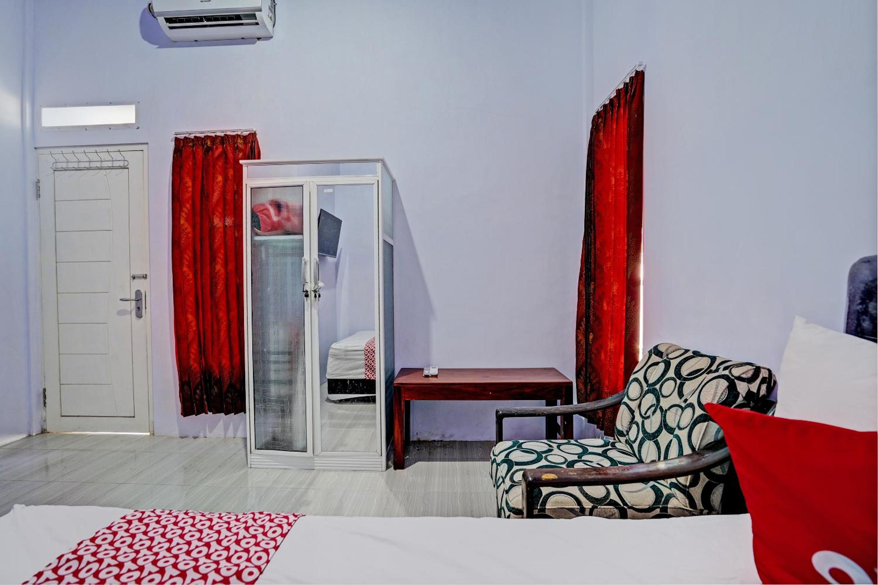 Standard King Room - Photo 8