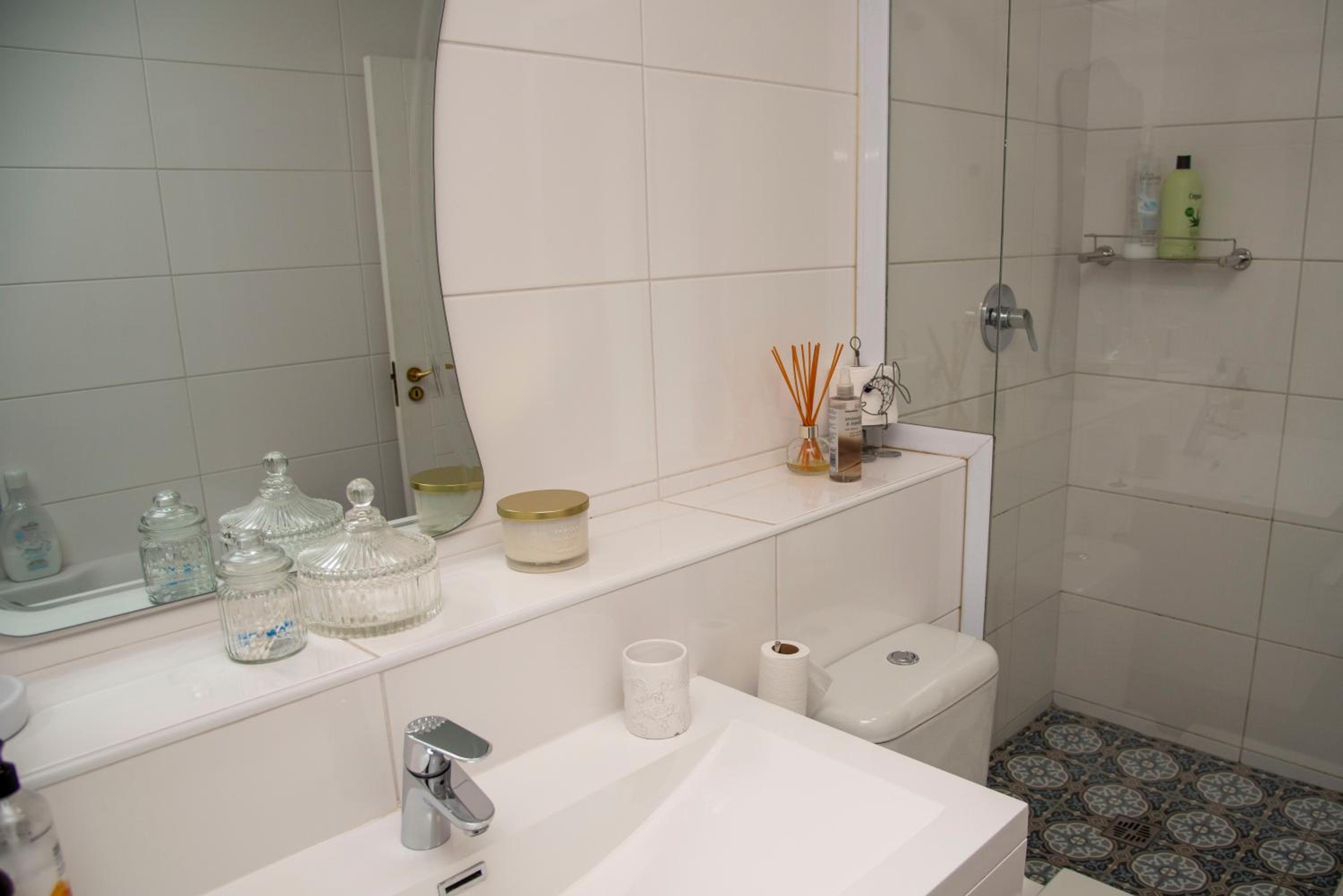 One-Bedroom Apartment - Photo 37