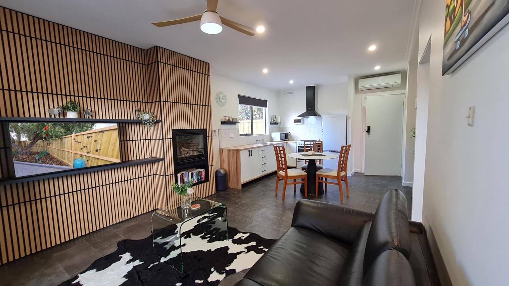 One-Bedroom Apartment photo 2