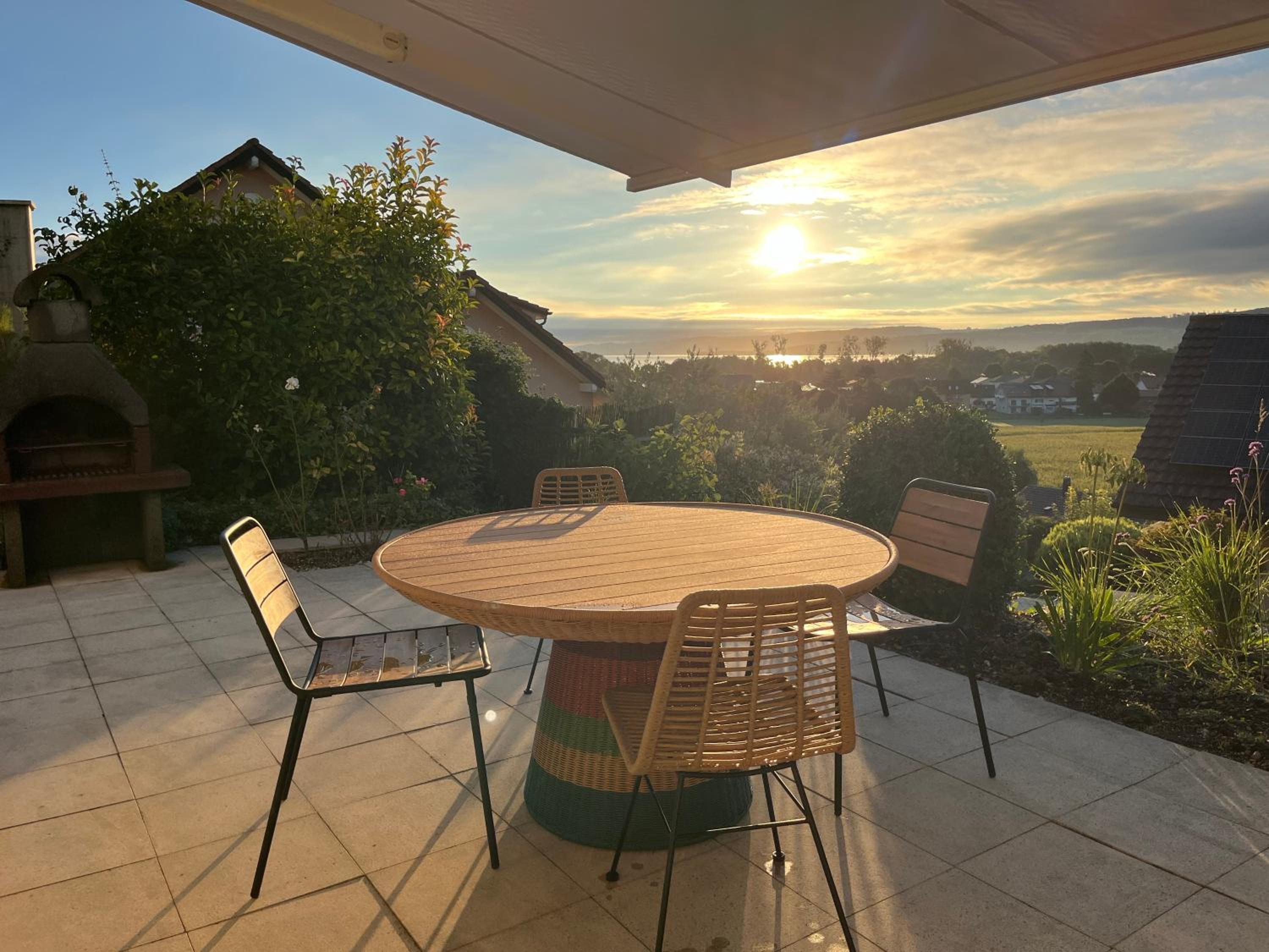 Deluxe One-Bedroom Apartment with Garden View photo 3