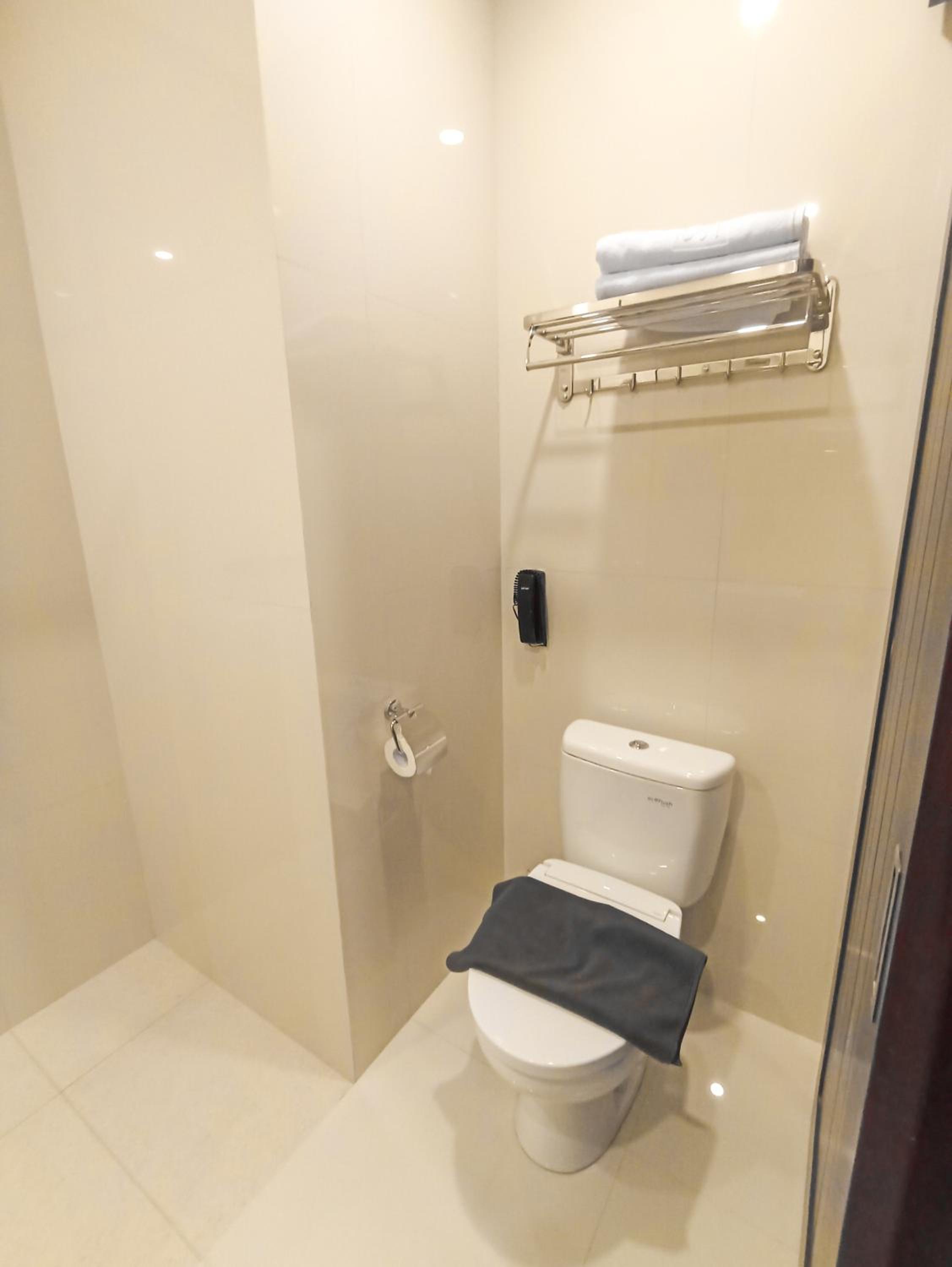 Double or Twin Room with City View photo 3