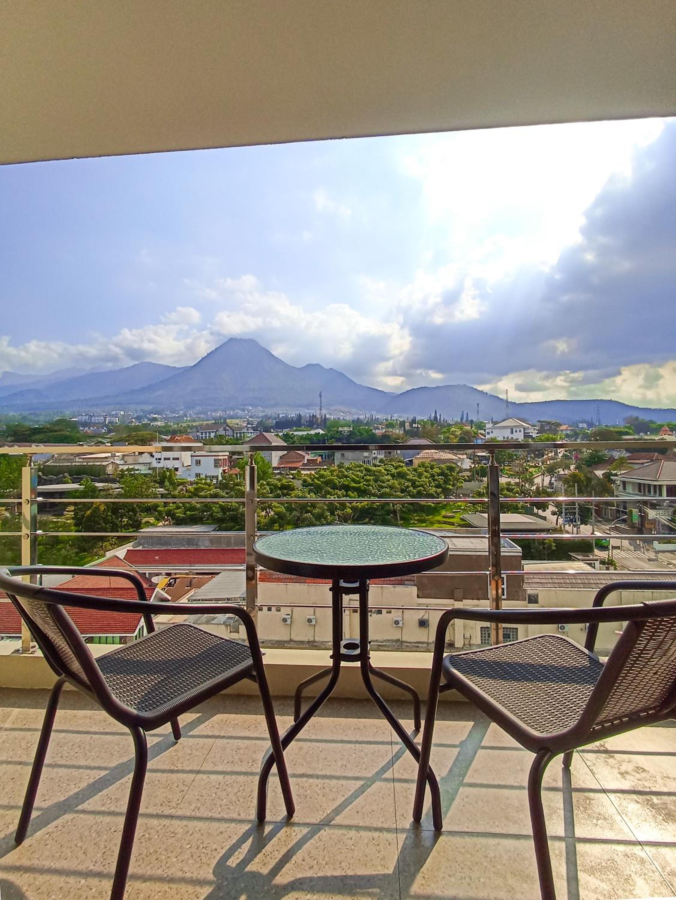 Double or Twin Room with City View photo 2