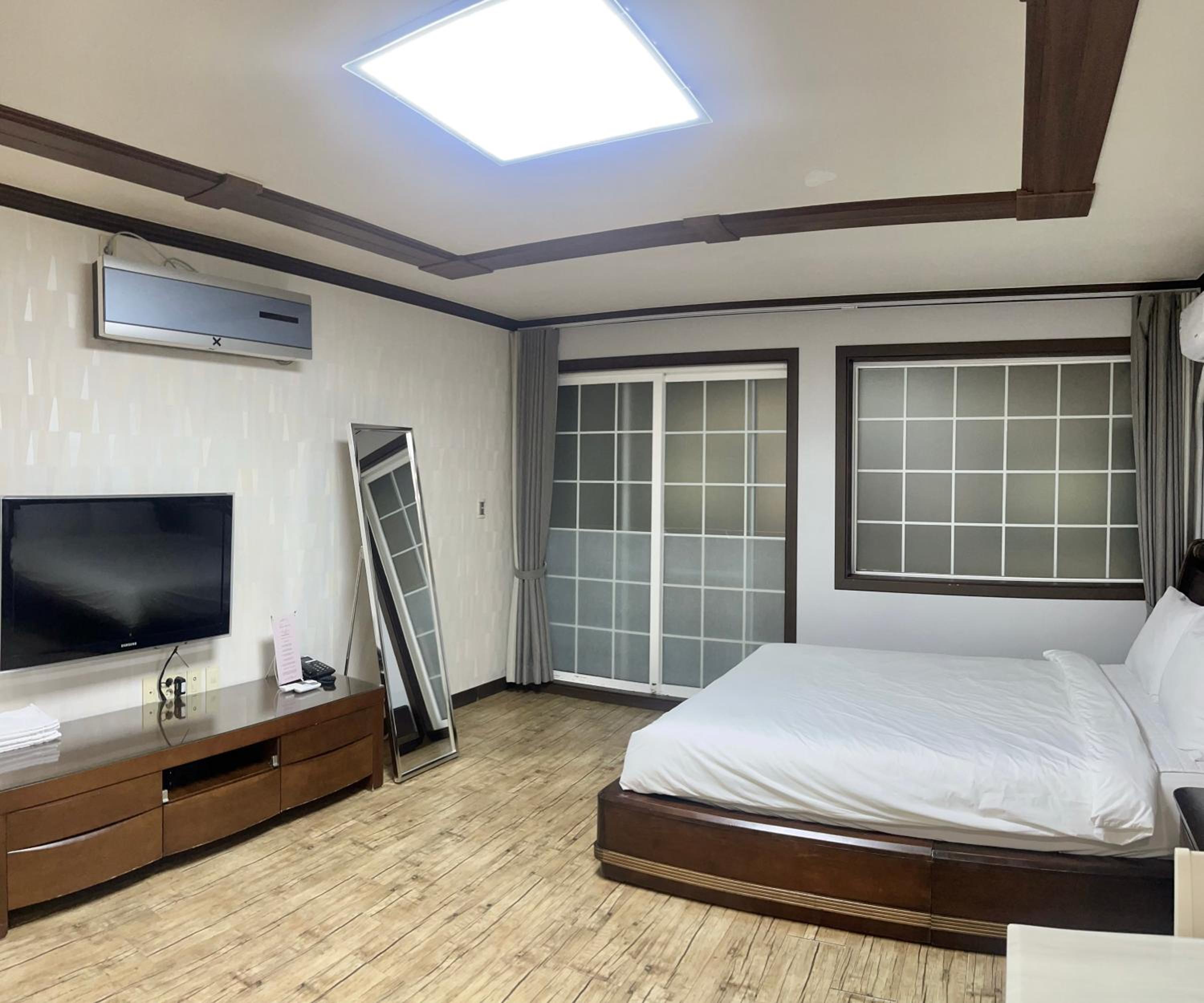 Couple Room with No View photo 3
