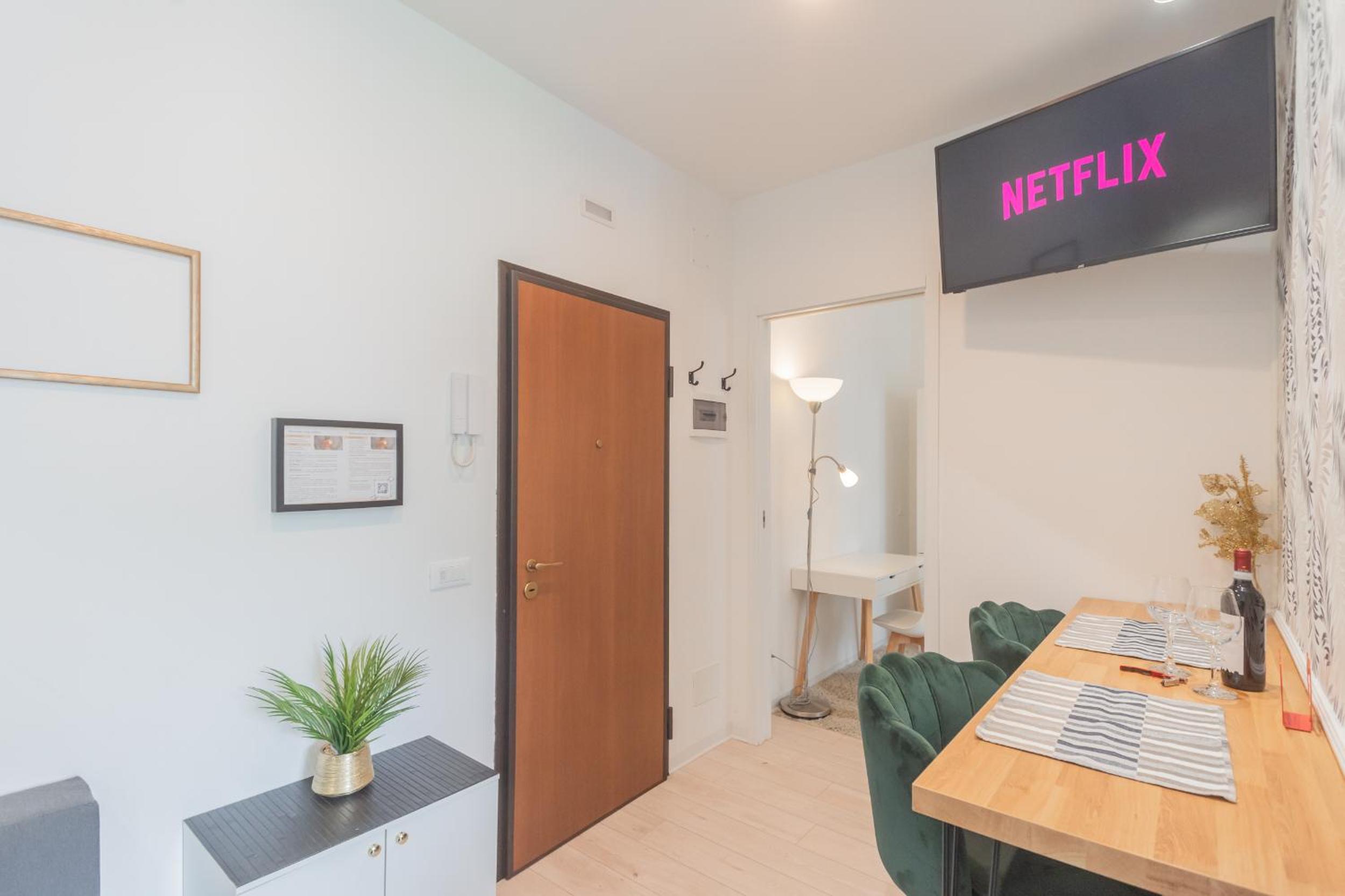 One-Bedroom Apartment photo 2