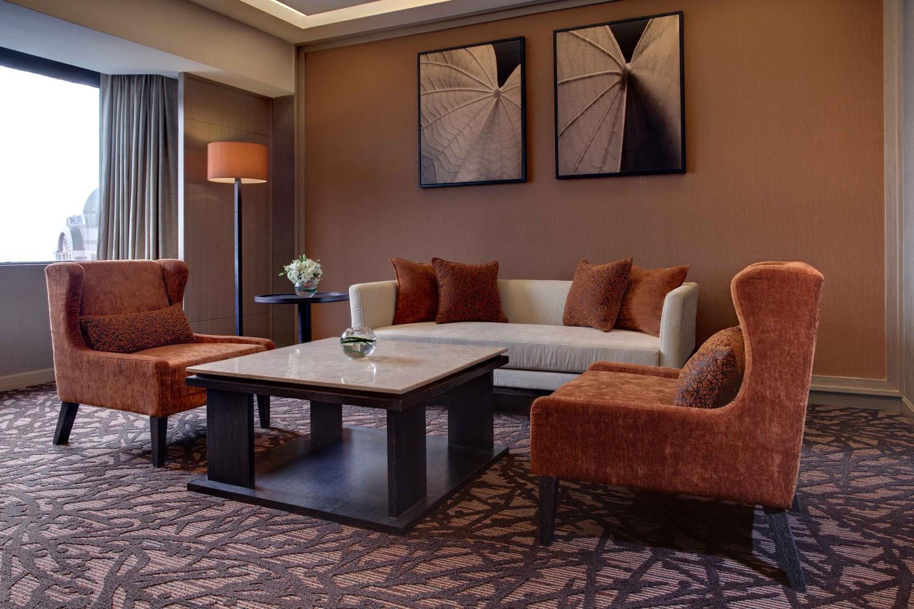 Deluxe King Suite - Lounge Access - Photo 4