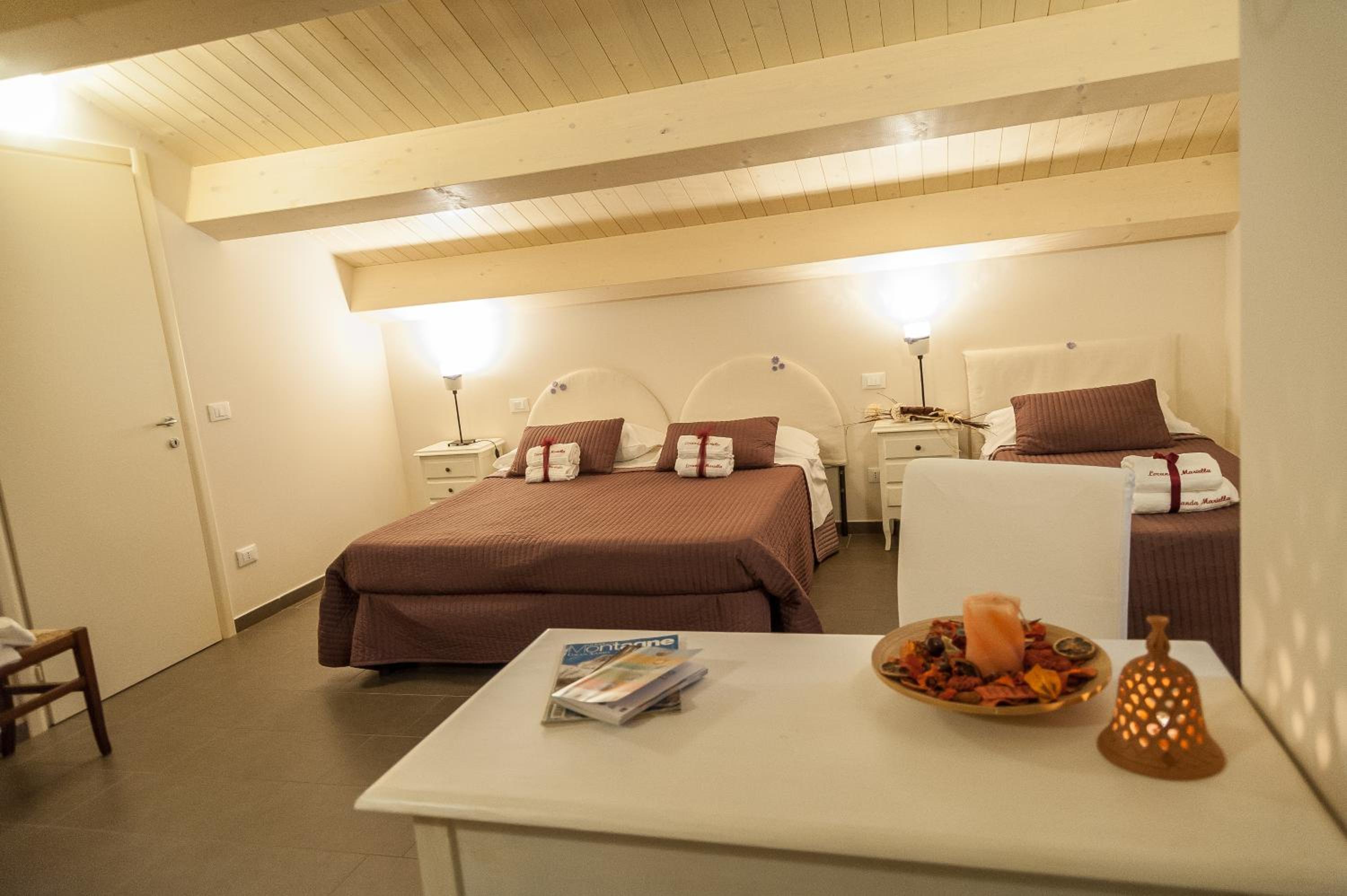 Quadruple Room with Private Bathroom photo 1